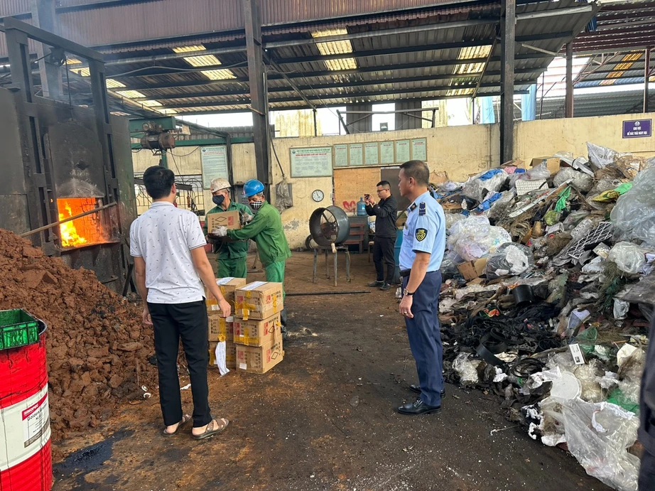 "Siết" kinh doanh trên Facebook, TikTok, Zalo- Ảnh 1. "Siết" kinh doanh trên Facebook, TikTok, Zalo- Ảnh 1.