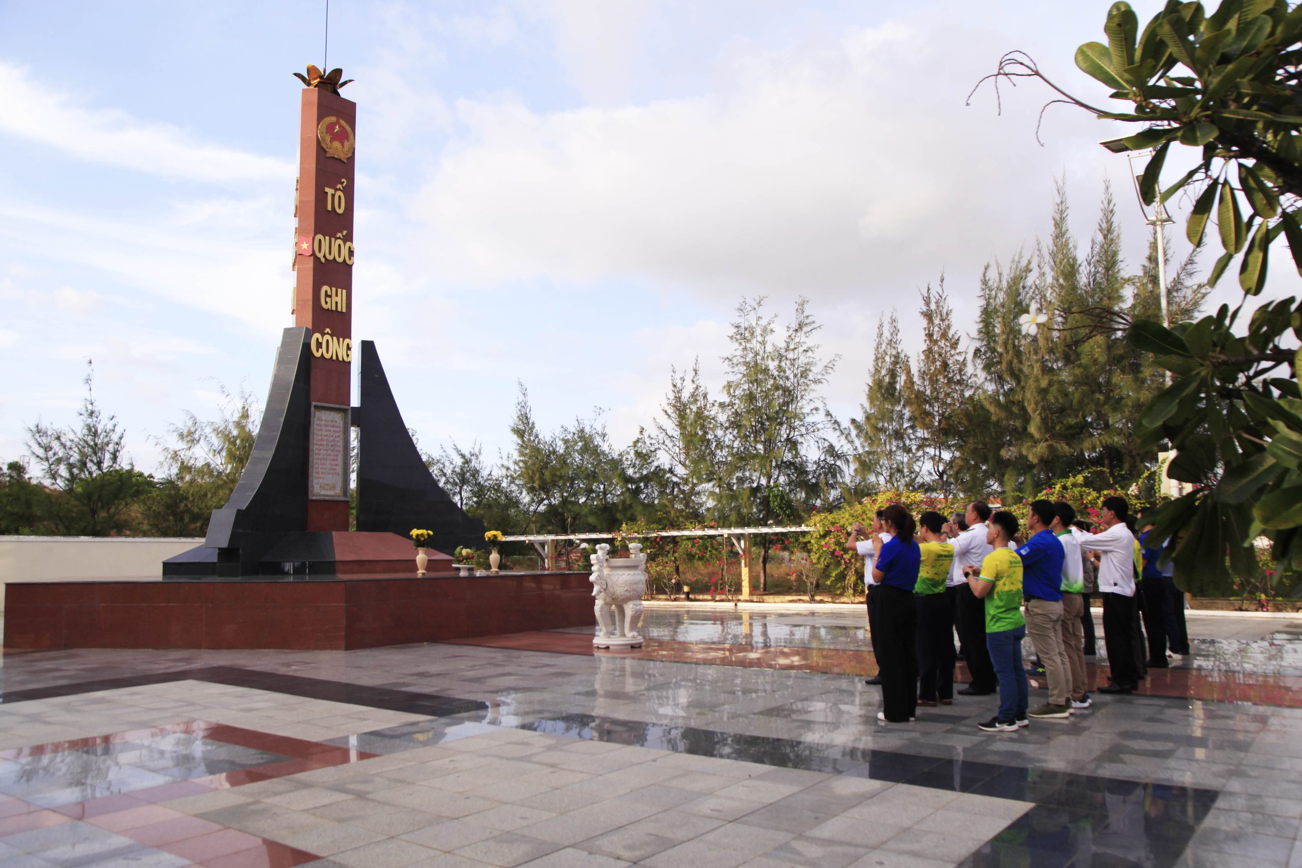 Đoàn công tác Nhà máy Đạm Phú Mỹ thăm, chúc mừng cán bộ, chiến sỹ Lữ đoàn 162