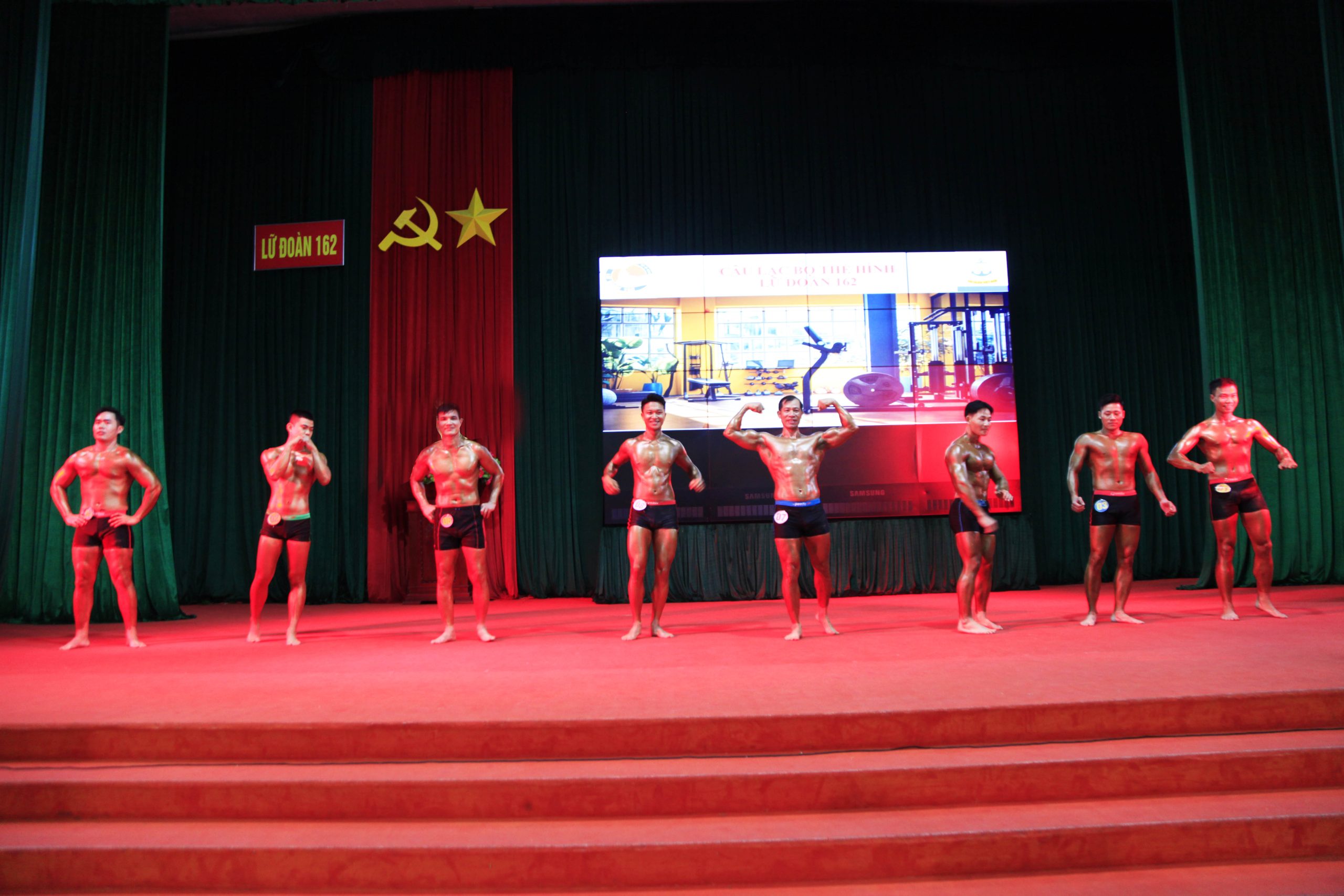 Đoàn công tác Nhà máy Đạm Phú Mỹ thăm, chúc mừng cán bộ, chiến sỹ Lữ đoàn 162