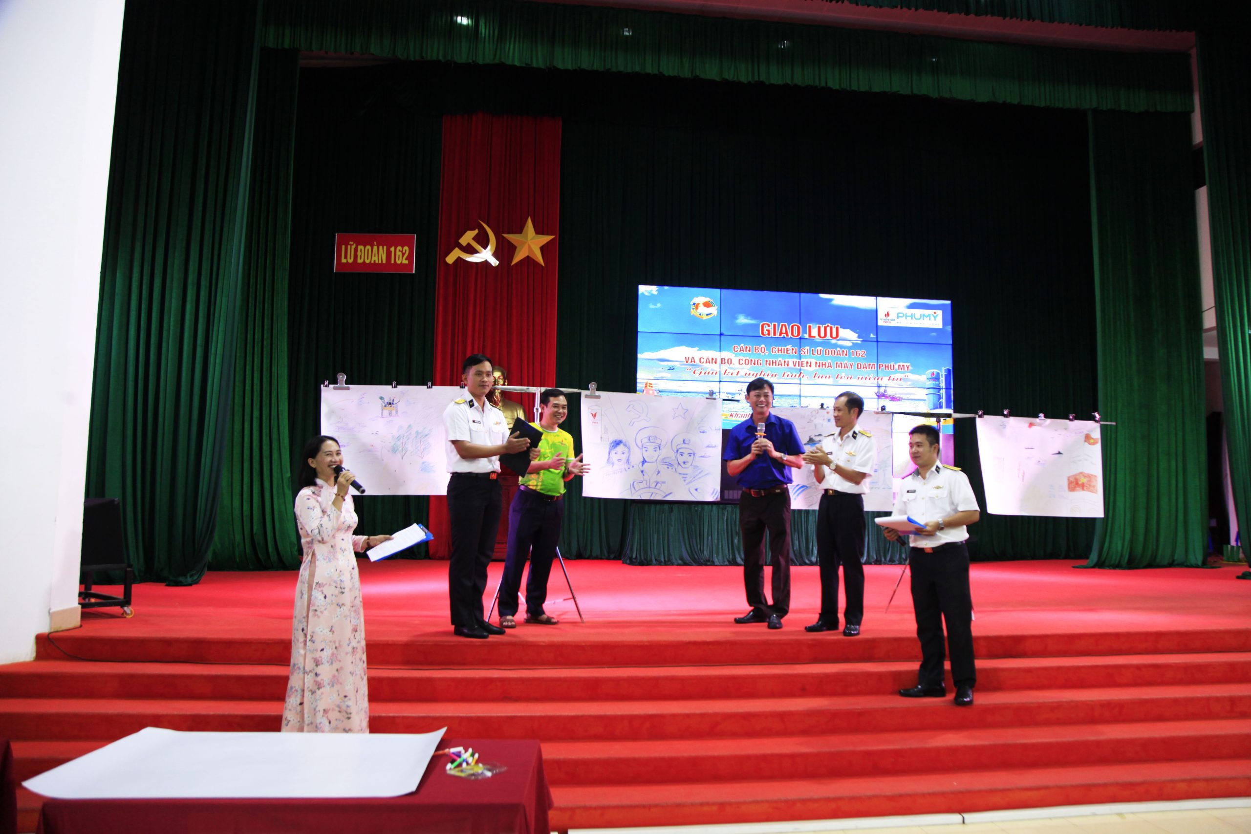 Đoàn công tác Nhà máy Đạm Phú Mỹ thăm, chúc mừng cán bộ, chiến sỹ Lữ đoàn 162