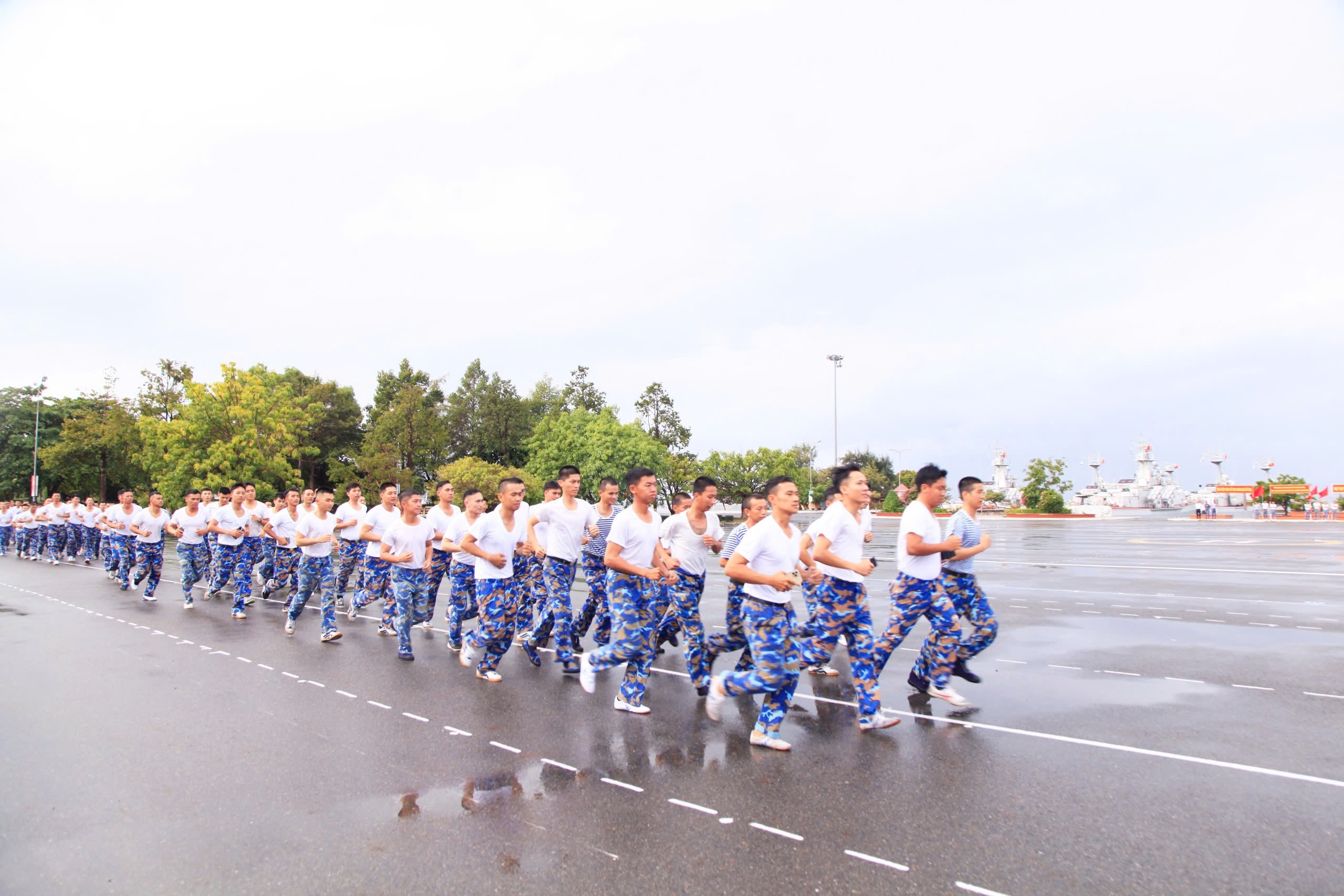 Đông đảo cán bộ, chiến sĩ Lữ đoàn 162, Vùng 4 Hải quân tham gia thử thách chạy bộ “Higreen – Vì Trường Sa xanh”