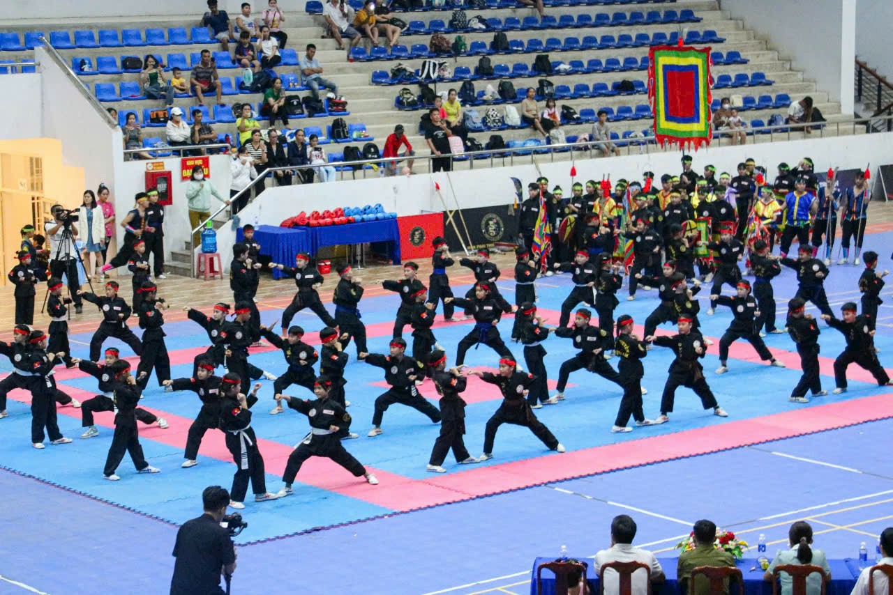 Liên hoan “Võ thuật cổ truyền” chủ đề: “Thiếu Lâm Long Phi Thị Xã Chơn Thành mở rộng lần II năm 2024” thành công rực rỡ