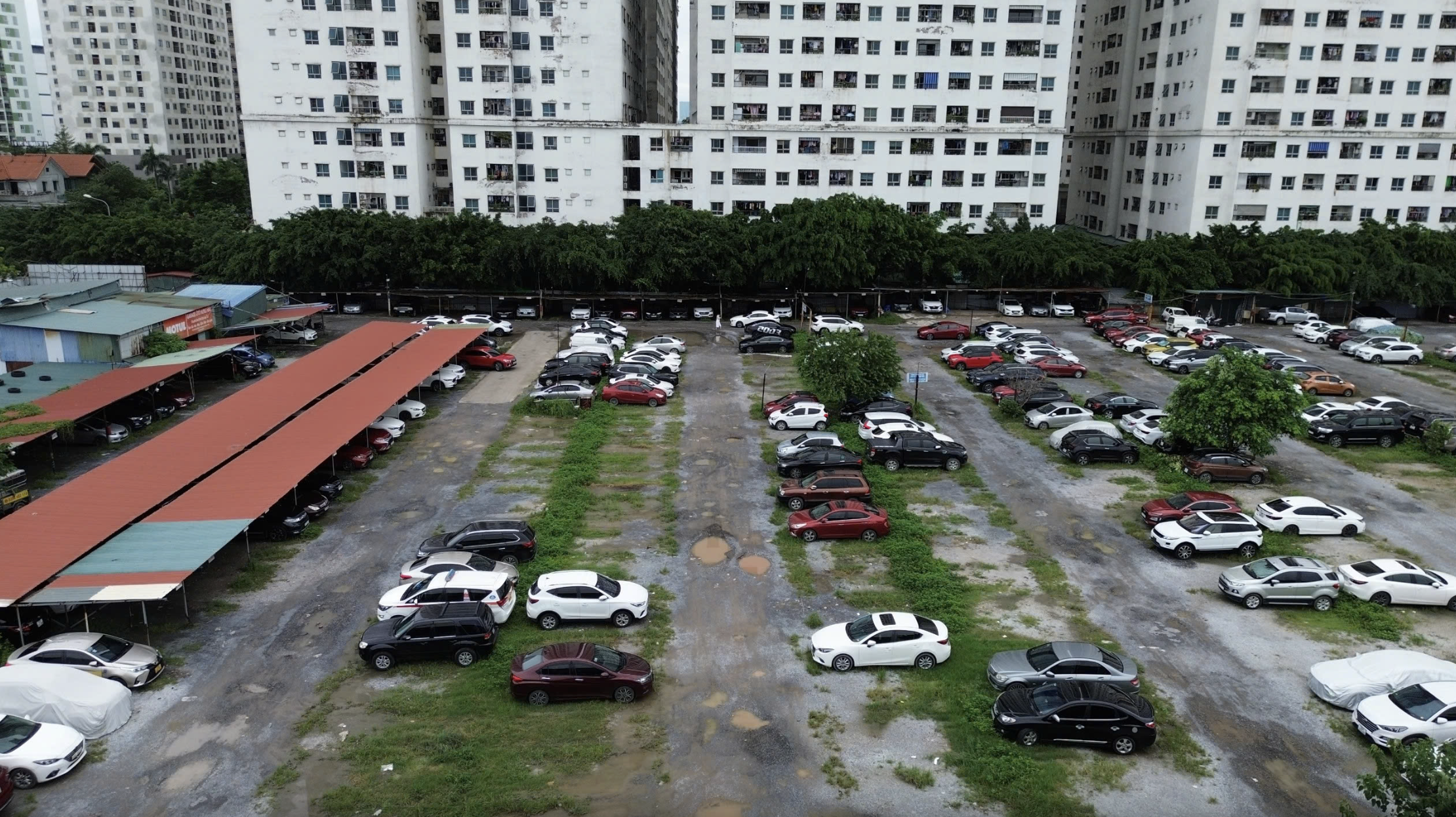 Hà Nội: Trong tháng 11 sẽ giải tỏa bãi xe mọc trên đất trường học ở quận Hoàng Mai- Ảnh 1. Hà Nội: Trong tháng 11 sẽ giải tỏa bãi xe mọc trên đất trường học ở quận Hoàng Mai- Ảnh 1.