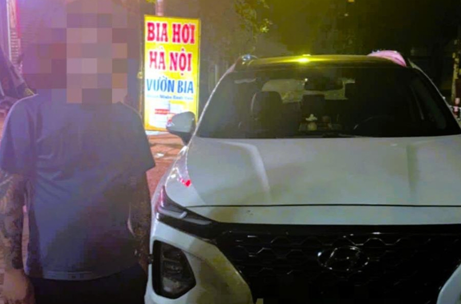 Xử lý tài xế uống rượu lái xe, doạ tông nhiều người trong chợ- Ảnh 1. Xử lý tài xế uống rượu lái xe, doạ tông nhiều người trong chợ- Ảnh 1.