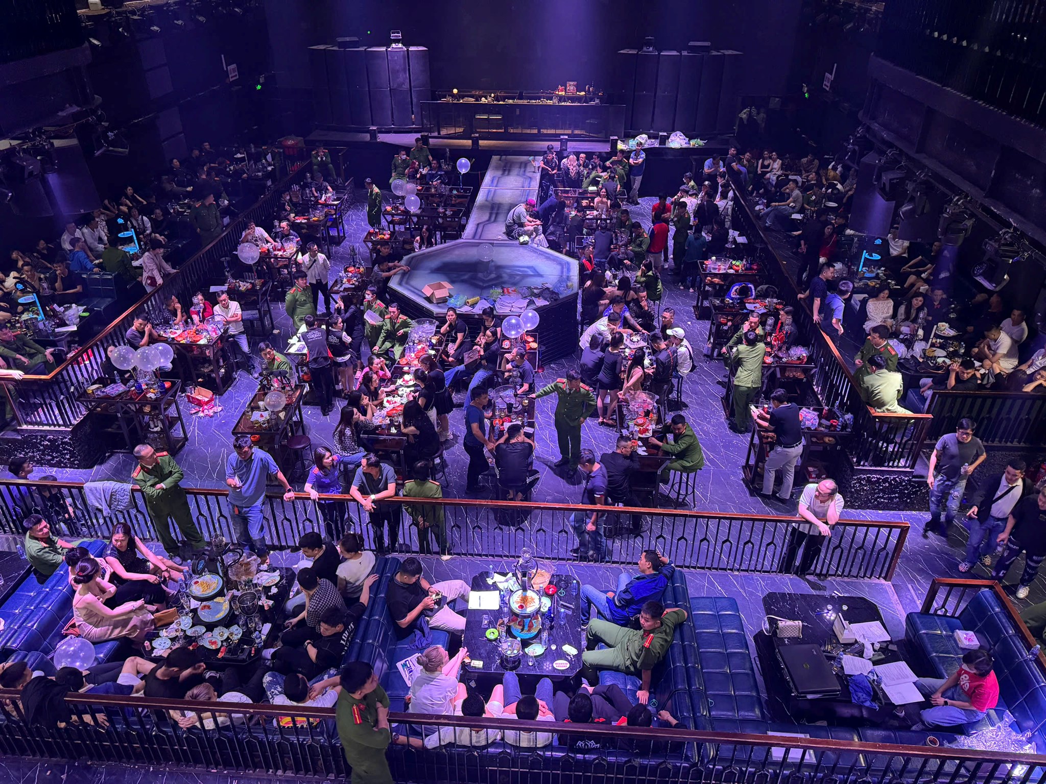 Nguyên chủ tịch phường ở Hải Phòng bị tạm giữ vì liên quan đến ma túy
- Ảnh 1. Nguyên chủ tịch phường ở Hải Phòng bị tạm giữ vì liên quan đến ma túy
- Ảnh 1.