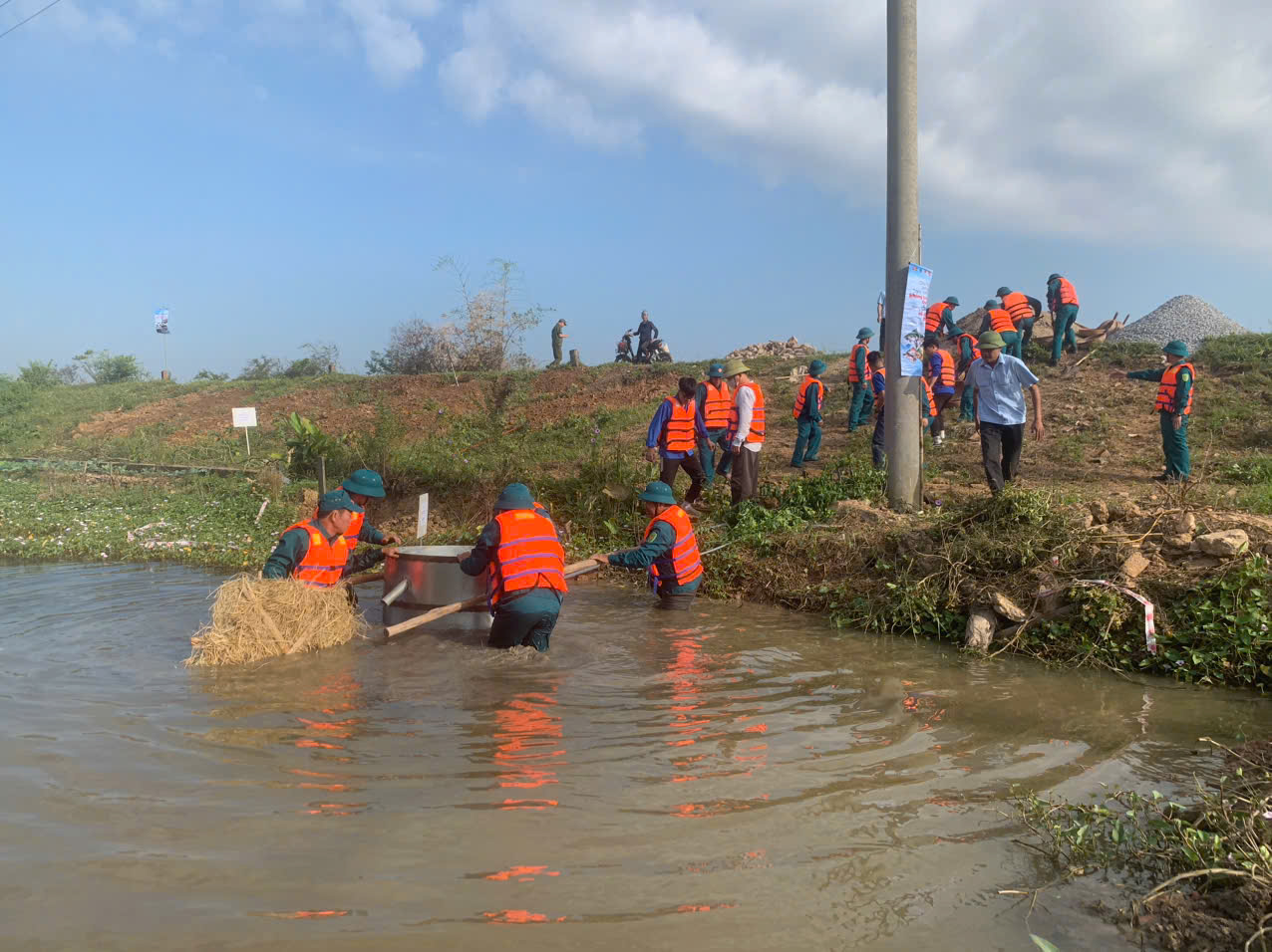 Hà Nội: Tập huấn xử lý sự cố đê điều đoạn sông Tả Cà Lồ- Ảnh 1.