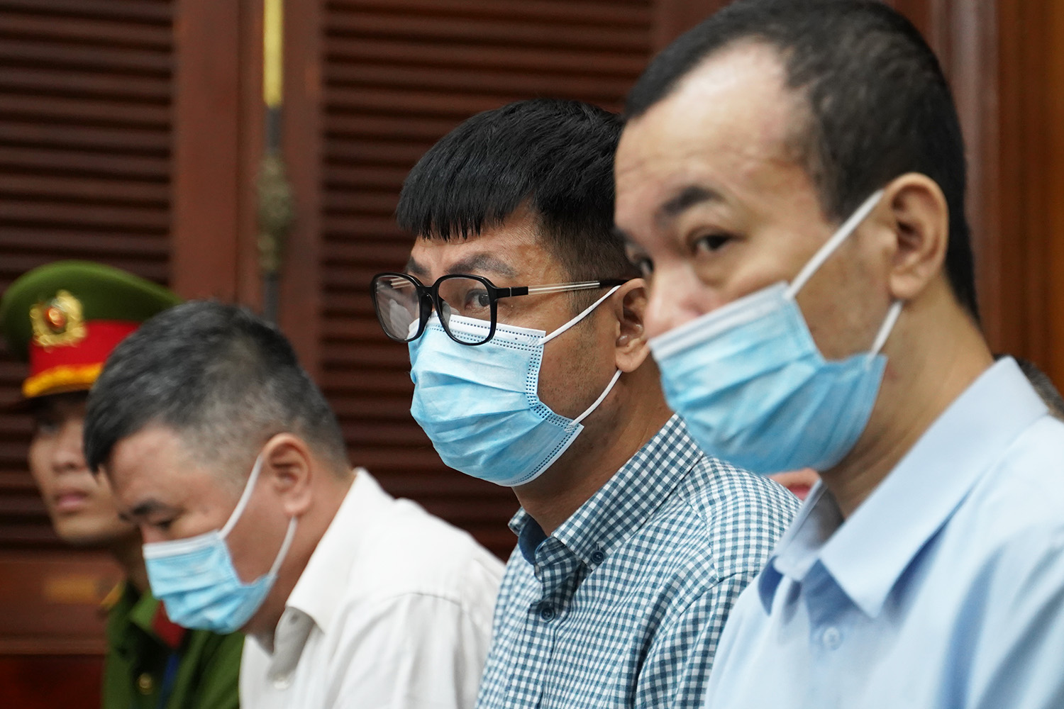 Hai cựu lãnh đạo ở Bộ Công thương chia nhau 250.000 USD tiền hối lộ của Xuyên Việt Oil- Ảnh 1. Hai cựu lãnh đạo ở Bộ Công thương chia nhau 250.000 USD tiền hối lộ của Xuyên Việt Oil- Ảnh 1.