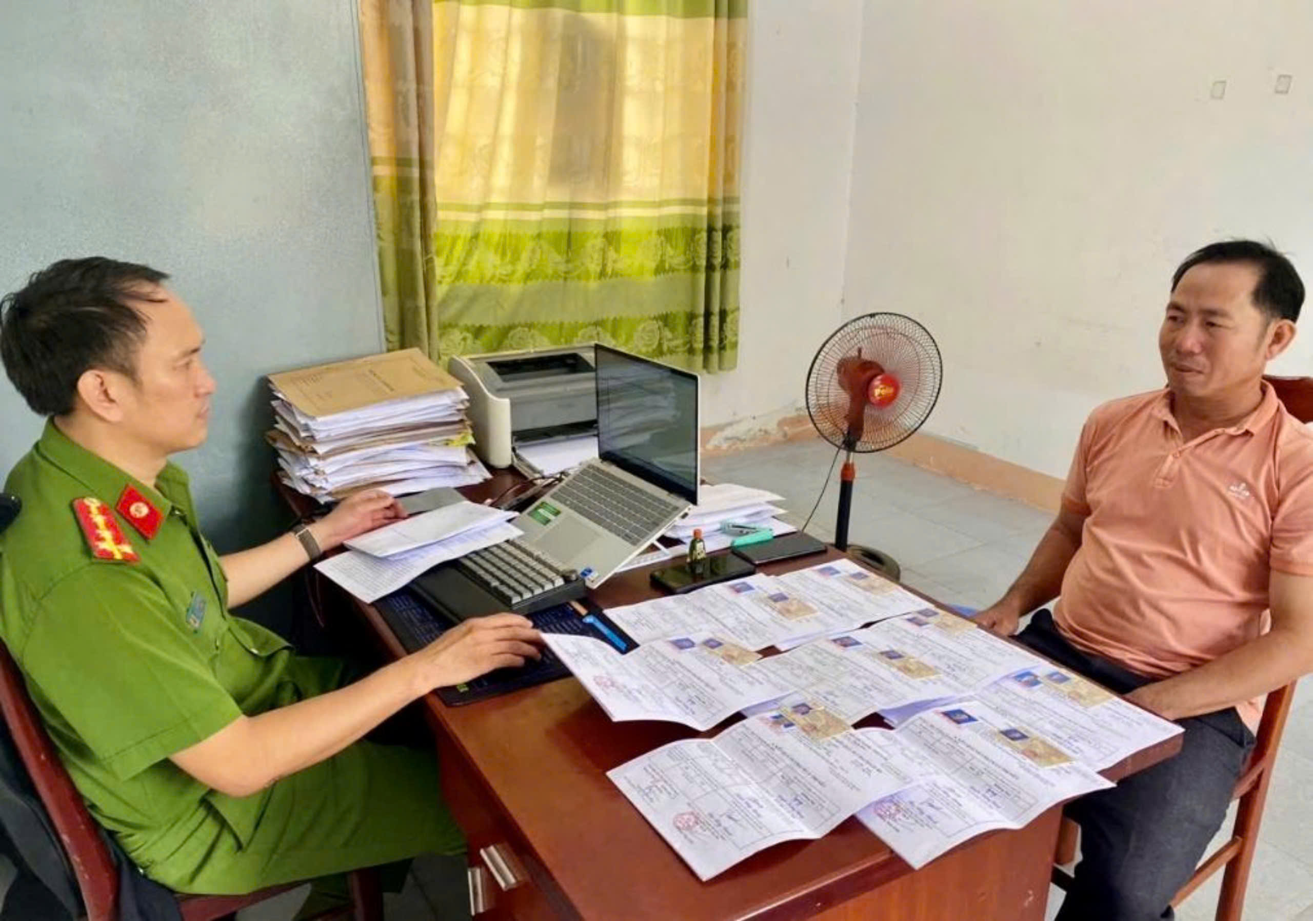 Đắk Lắk: Tạm giữ hình sự người đàn ông mua bán GPLX giả- Ảnh 1.