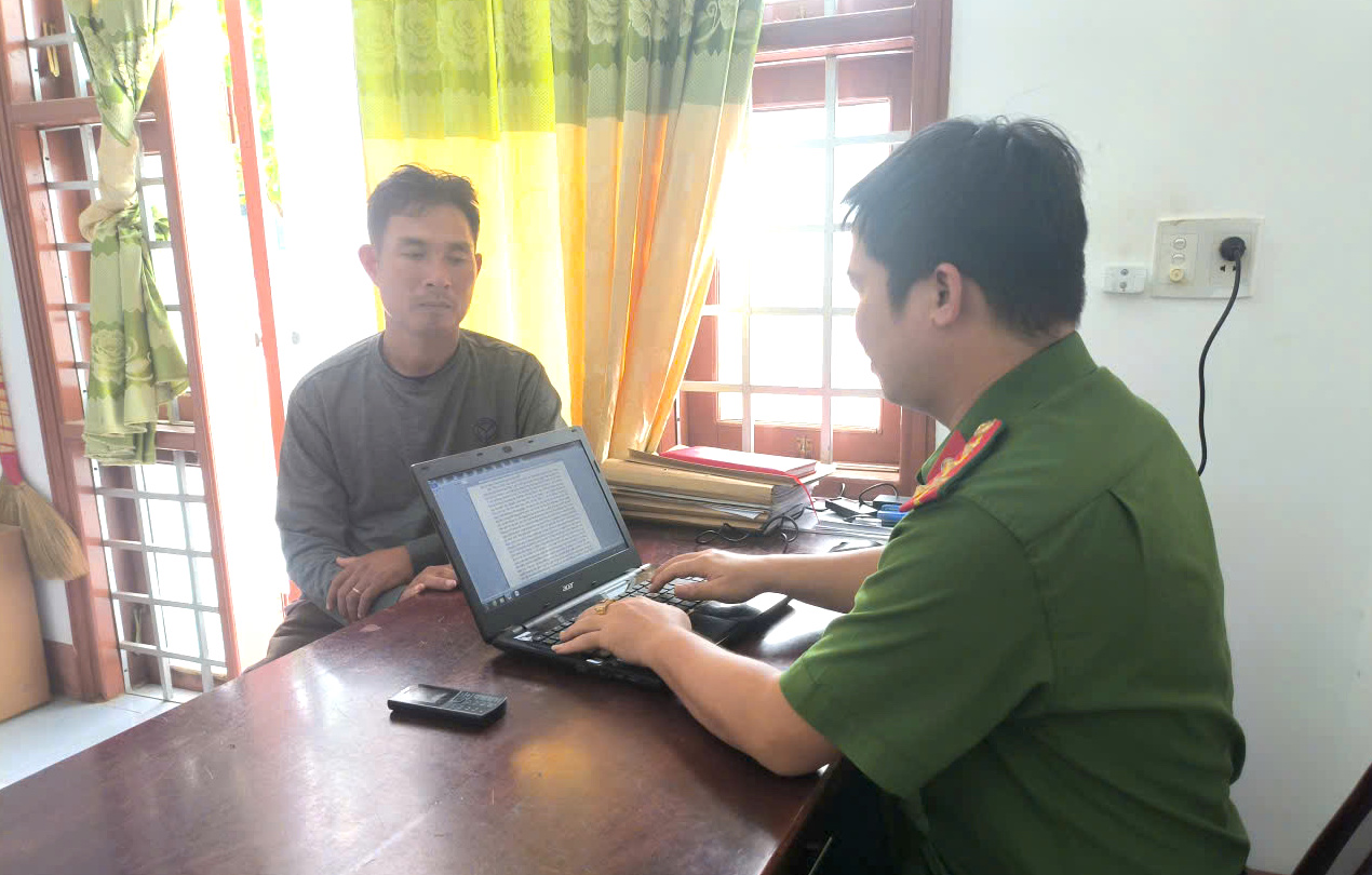 Vụ hai nạn nhân tử vong khi trú mưa: Tạm giữ hình sự lái máy cày- Ảnh 1. Vụ hai nạn nhân tử vong khi trú mưa: Tạm giữ hình sự lái máy cày- Ảnh 1.