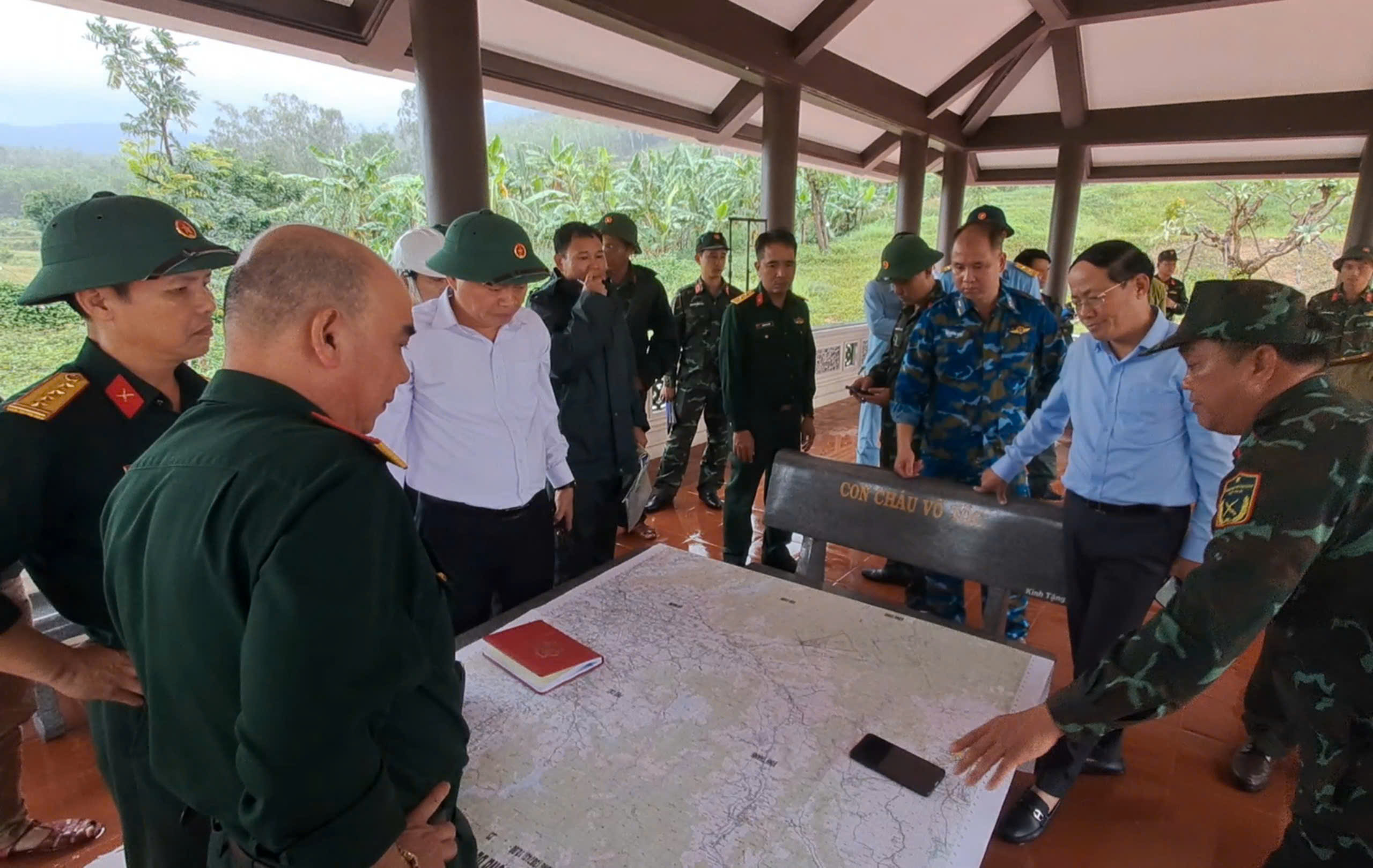 Rơi máy bay quân sự tại Bình Định: Đang tìm kiếm hai phi công- Ảnh 1.
