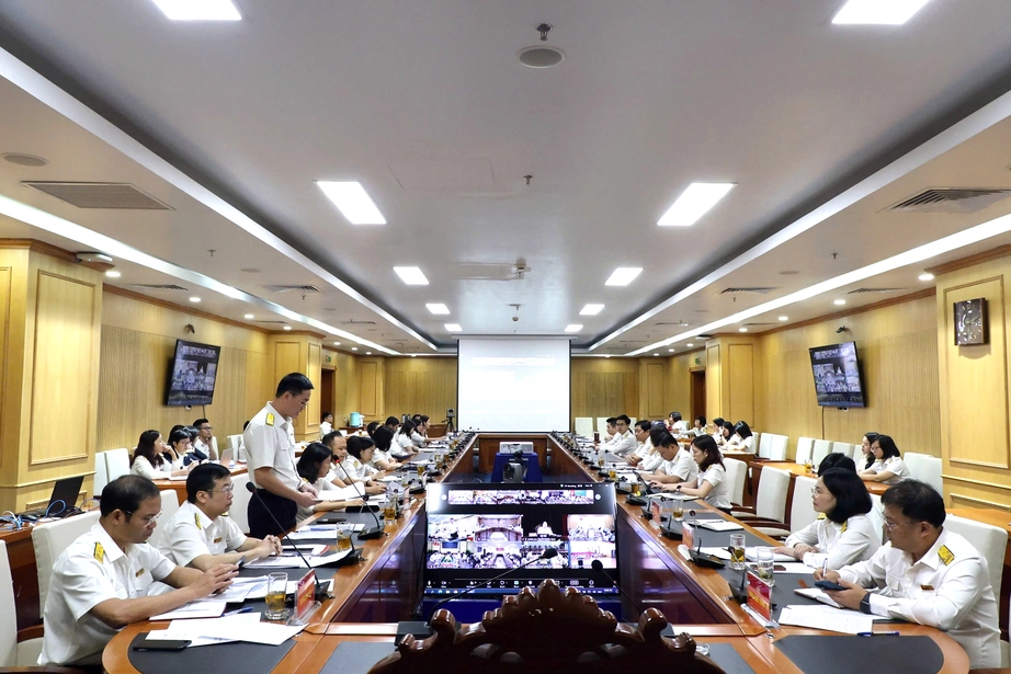 Thu hơn 1,4 triệu tỷ đồng tiền thuế trong 10 tháng - Ảnh 1. Thu hơn 1,4 triệu tỷ đồng tiền thuế trong 10 tháng - Ảnh 1.