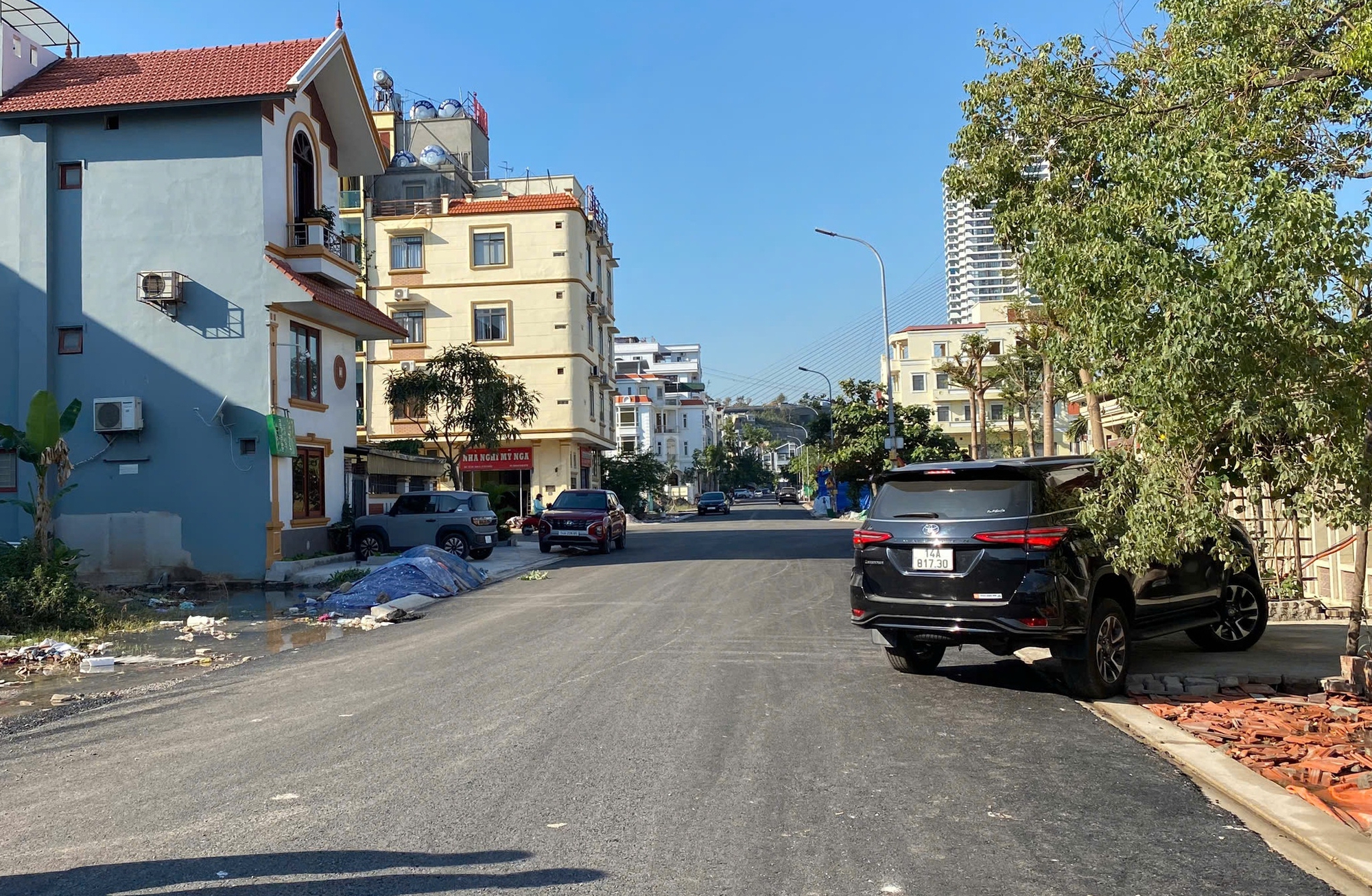 Đã thảm nhựa tuyến đường dự án chống lụt khu biệt thự triệu đô do Báo Giao thông phản ánh- Ảnh 1. Đã thảm nhựa tuyến đường dự án chống lụt khu biệt thự triệu đô do Báo Giao thông phản ánh- Ảnh 1.