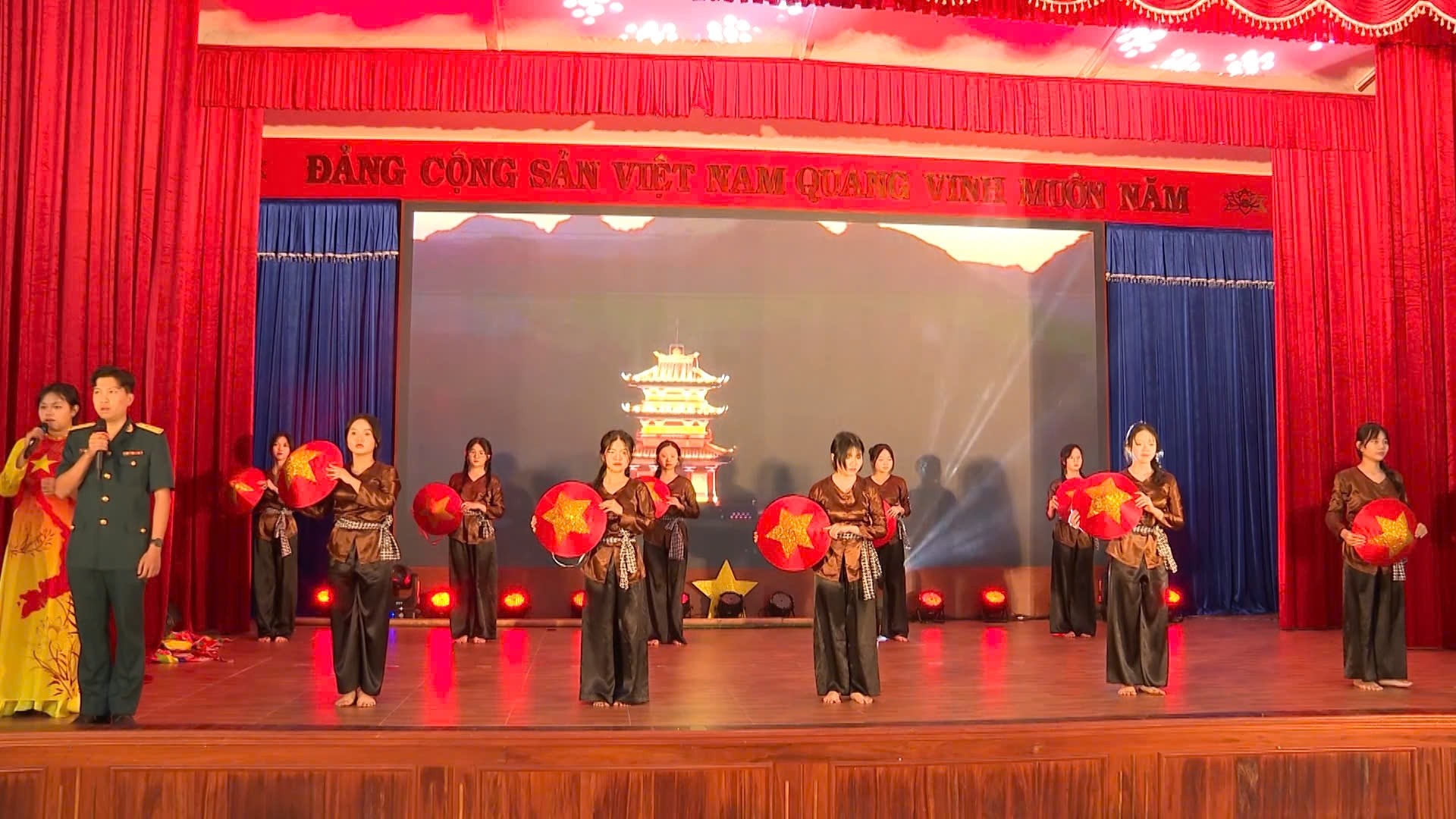 Bình Phước – Chơn Thành: Tưng bừng hội thi văn nghệ chào mừng kỷ niệm 80 năm Ngày thành lập Quân đội Nhân dân Việt Nam