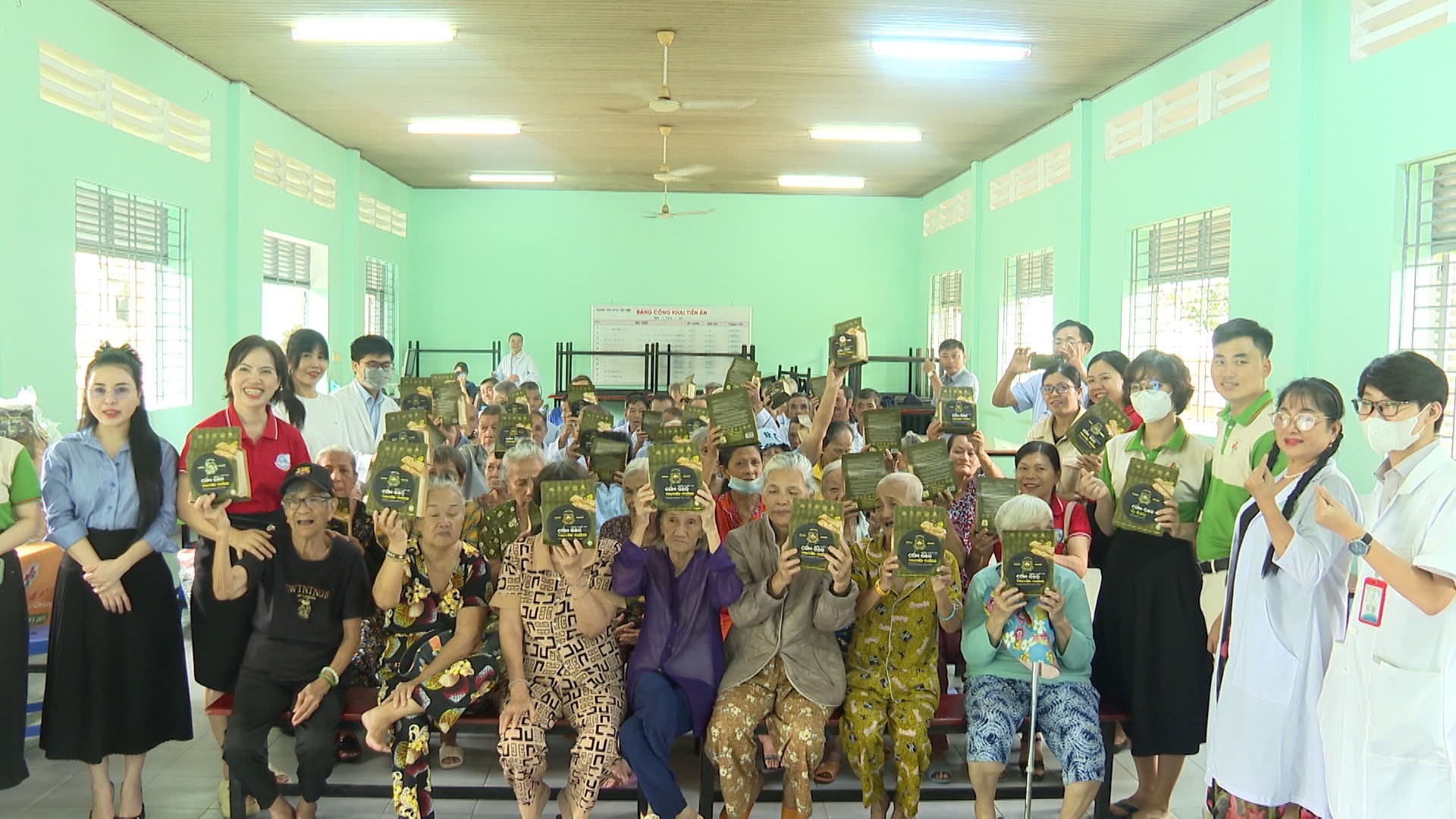 Chương trình “Trao yêu thương – Nhận nự cười”