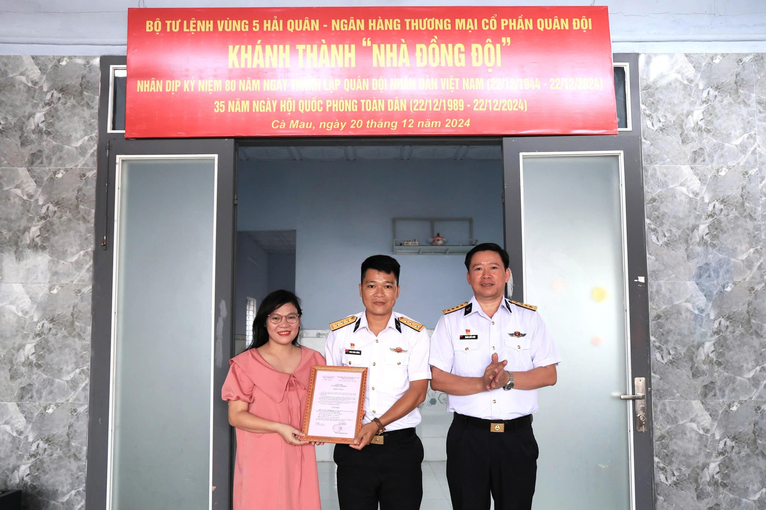 Bộ Tư lệnh Vùng 5 Hải quân bàn giao “Nhà đồng đội” tại Cà Mau