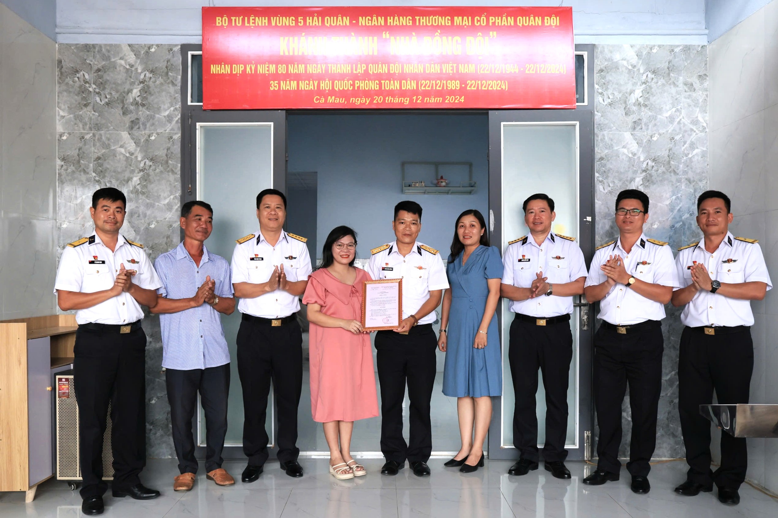 Bộ Tư lệnh Vùng 5 Hải quân bàn giao “Nhà đồng đội” tại Cà Mau