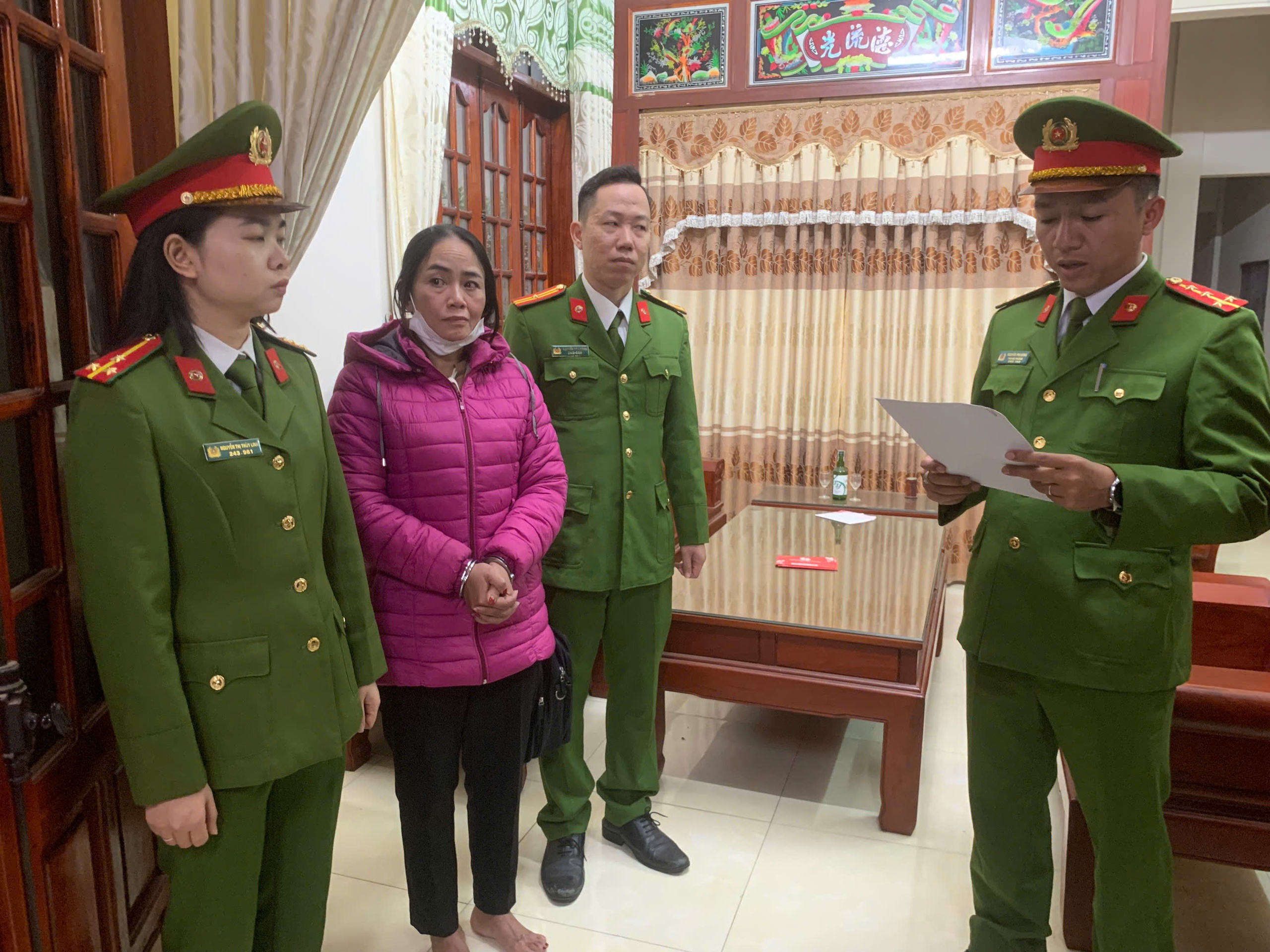 Bắt giữ người phụ nữ đưa thông tin gian dối về thửa đất để lừa đảo- Ảnh 1. Bắt giữ người phụ nữ đưa thông tin gian dối về thửa đất để lừa đảo- Ảnh 1.