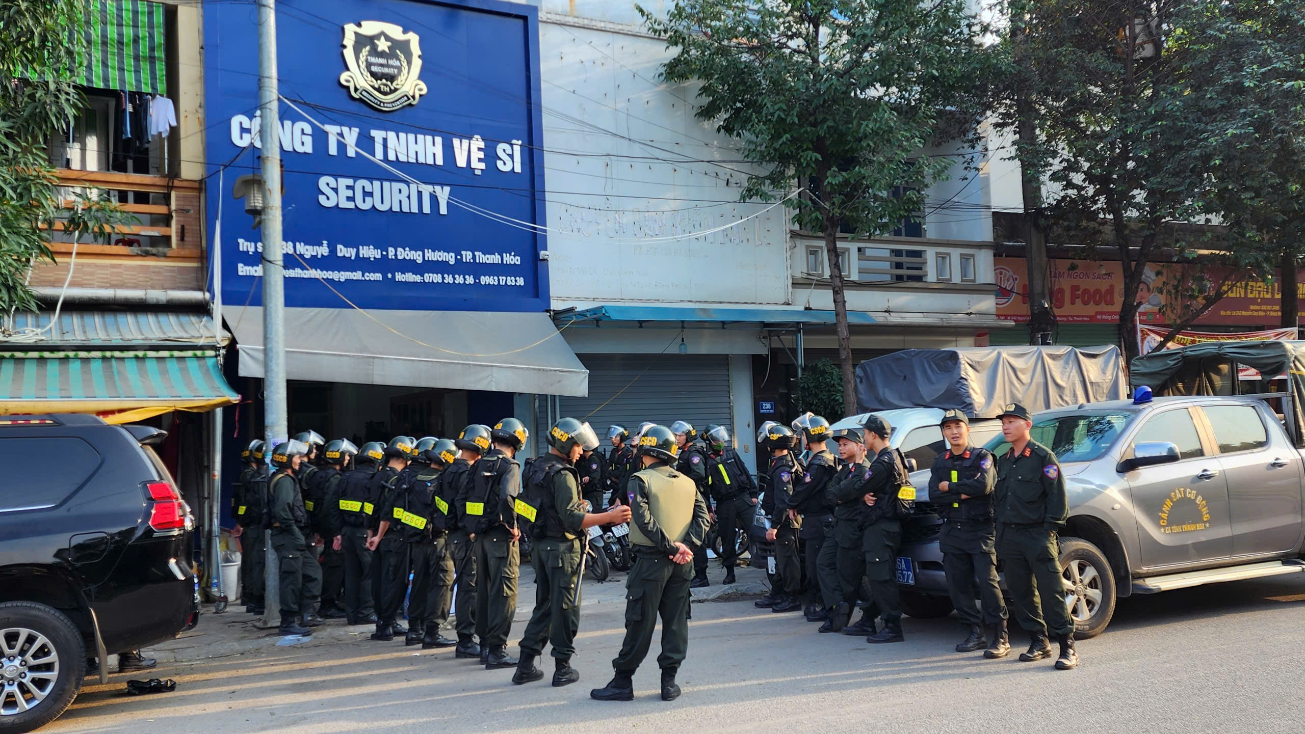 Vụ vệ sĩ "dẹp đường" cho đám cưới: Thu hồi giấy chứng nhận của công ty vệ sĩ- Ảnh 1. Vụ vệ sĩ "dẹp đường" cho đám cưới: Thu hồi giấy chứng nhận của công ty vệ sĩ- Ảnh 1.