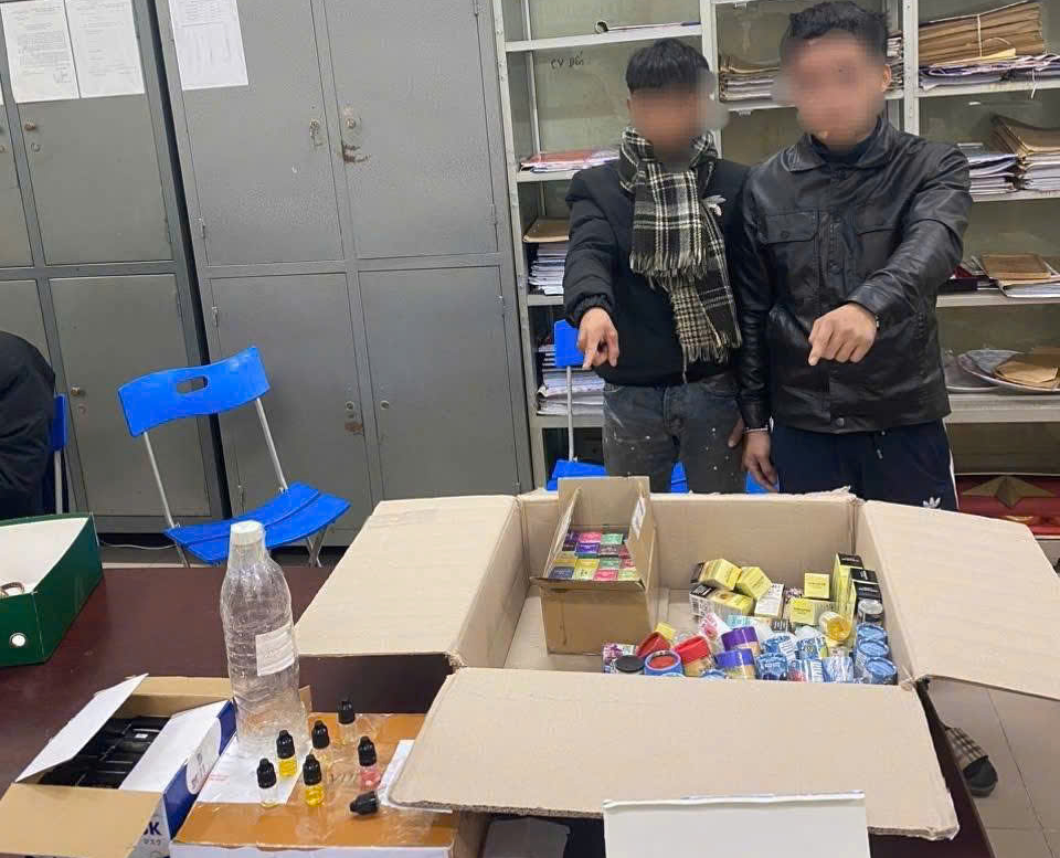 Bóc gỡ đường dây pha trộn ma túy vào thuốc lá điện tử, lừa bán cho học sinh kiếm lời- Ảnh 1.