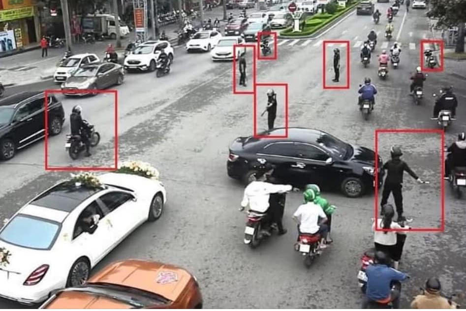 Triệu tập nhóm vệ sĩ dẹp đường cho đám cưới đi- Ảnh 1. Triệu tập nhóm vệ sĩ dẹp đường cho đám cưới đi- Ảnh 1.