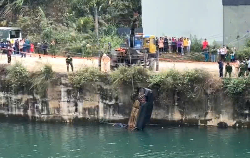 Người đàn ông tử vong trong ô tô ở lòng hồ Hòa Bình là cán bộ ngân hàng- Ảnh 1.