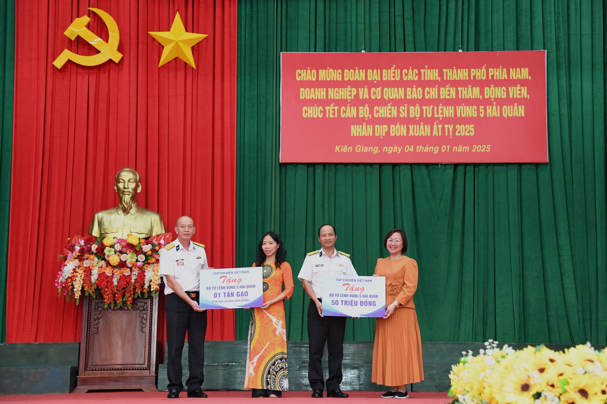 Gặp mặt đoàn đại biểu đi thăm, chúc tết quân và dân tuyến đảo Tây Nam