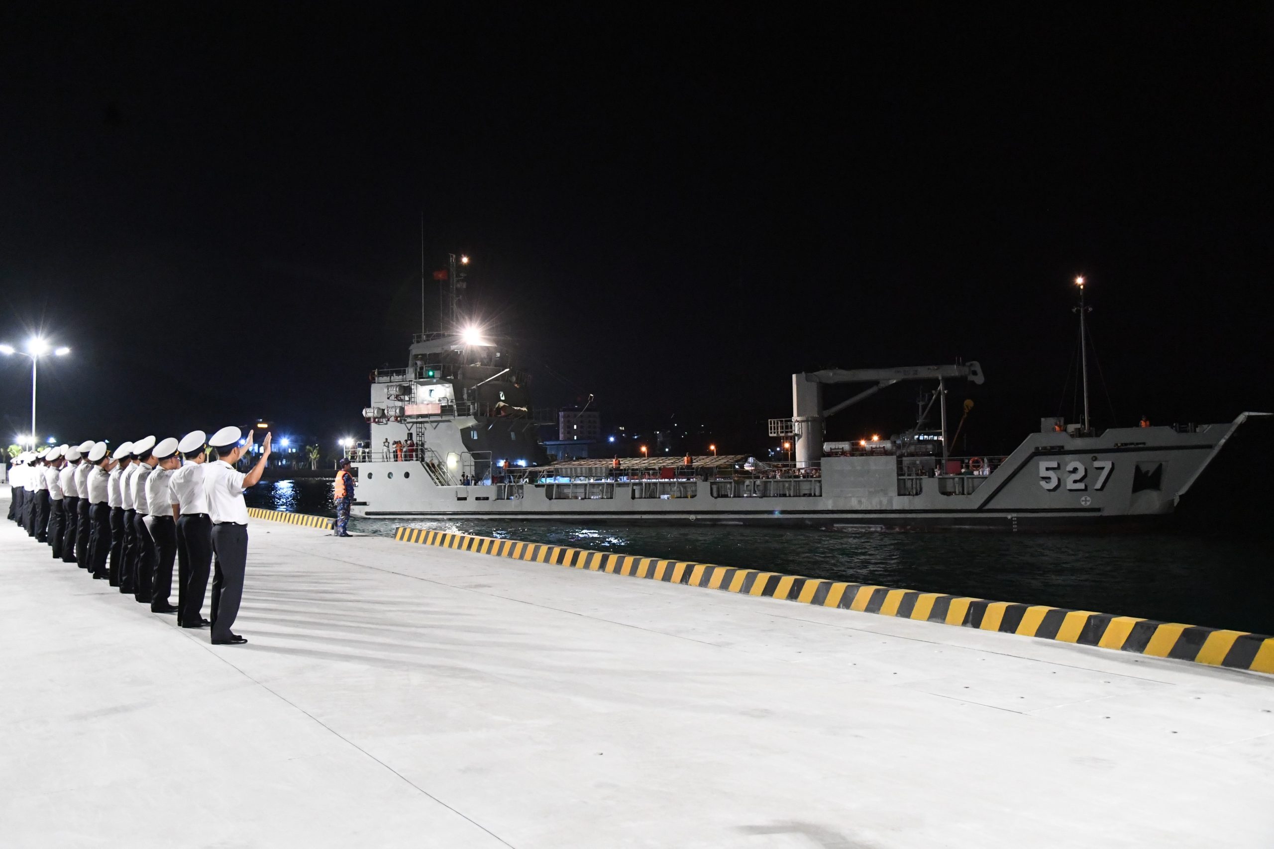 Gặp mặt đoàn đại biểu đi thăm, chúc tết quân và dân tuyến đảo Tây Nam