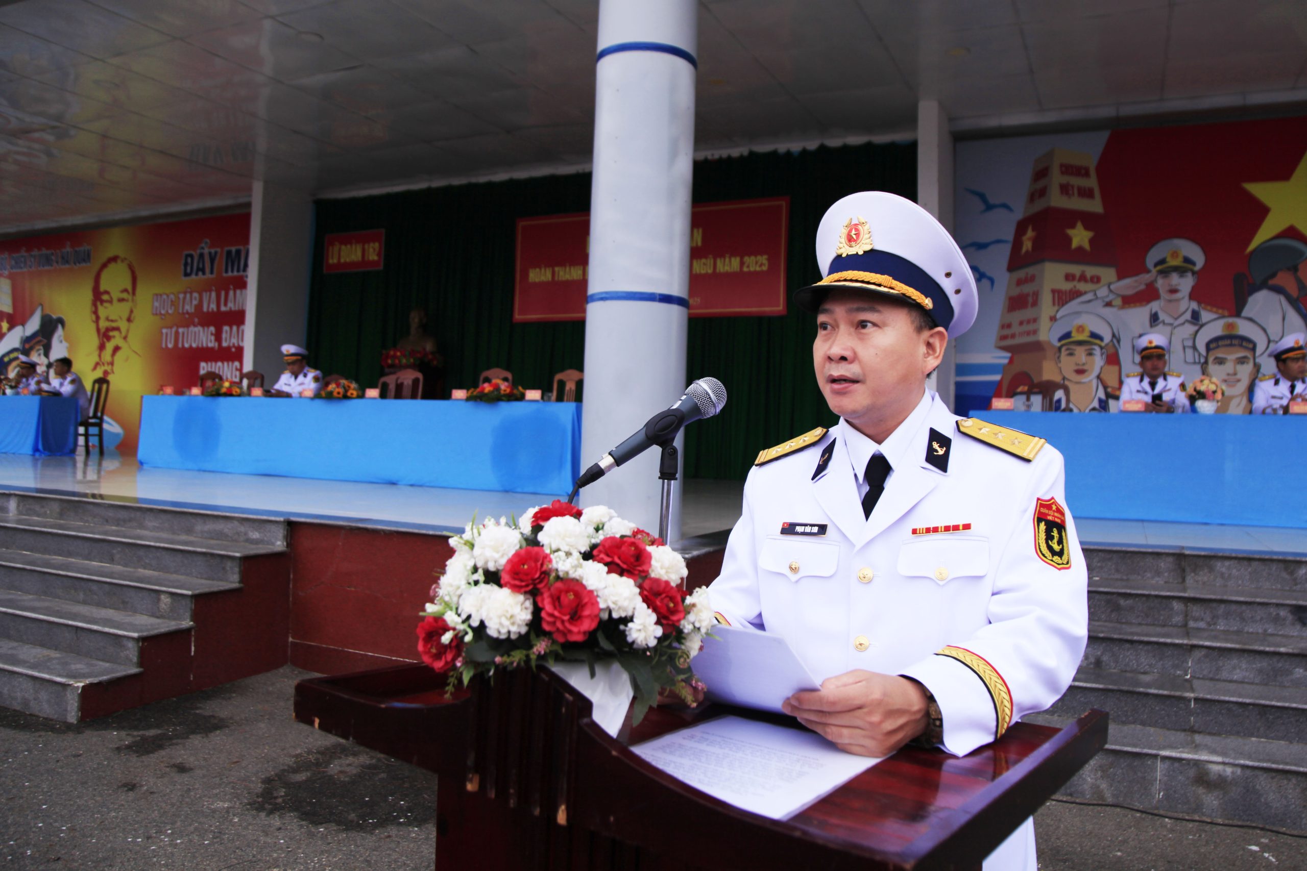 Vùng 4 Hải quân tiễn hạ sỹ quan, chiến sĩ hoàn thành nghĩa vụ quân sự năm 2025