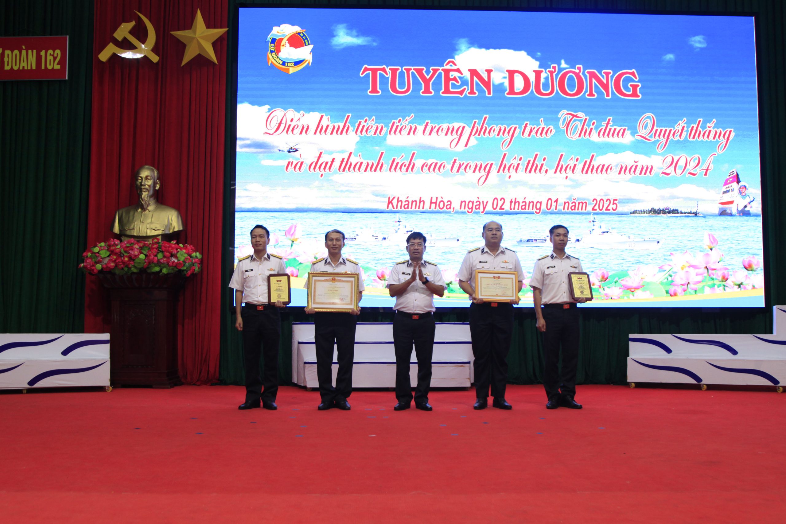 Tọa đàm “Lữ đoàn 162 – Tiếp bước truyền thống Vùng 4 Hải quân anh hùng”.