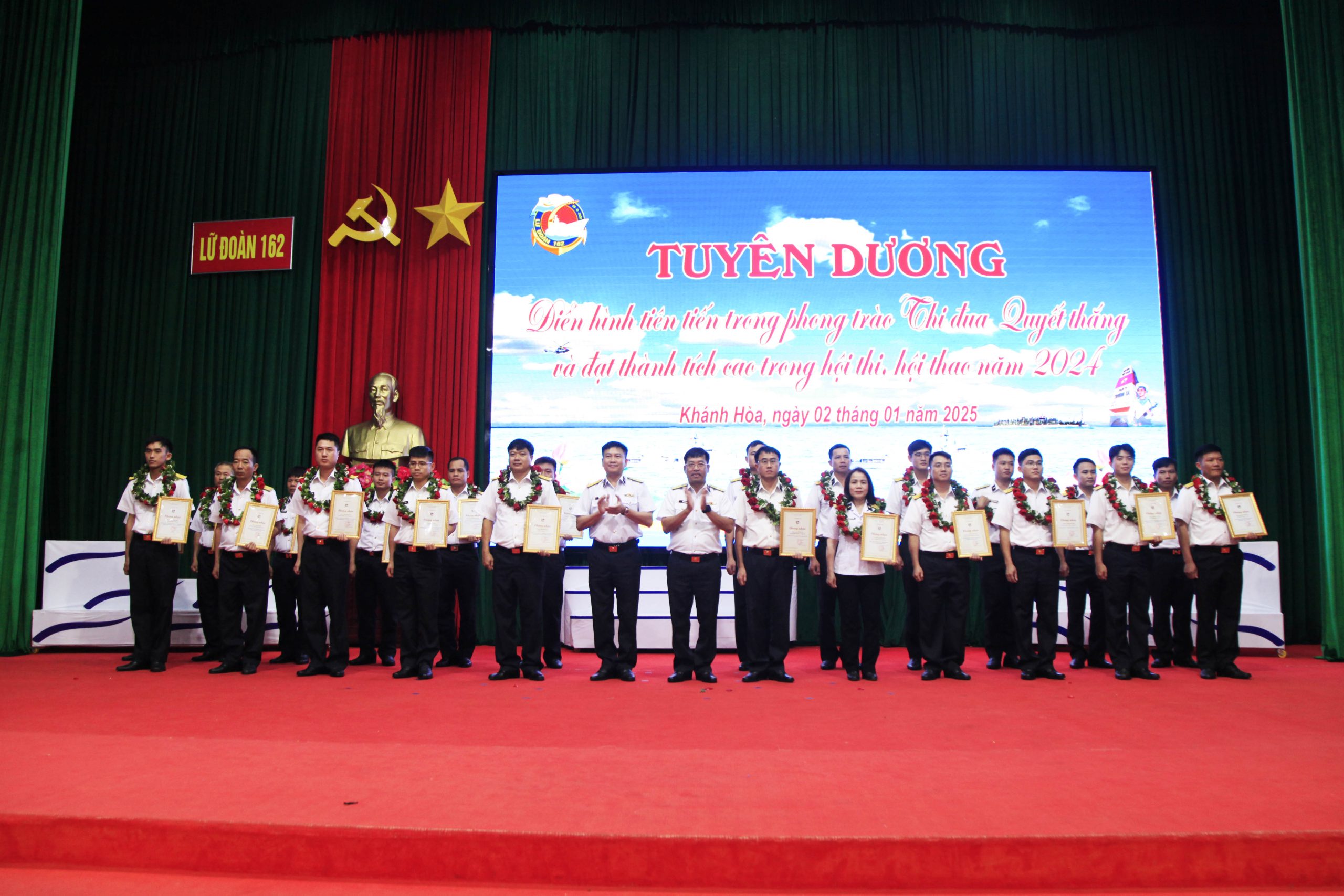 Tọa đàm “Lữ đoàn 162 – Tiếp bước truyền thống Vùng 4 Hải quân anh hùng”.