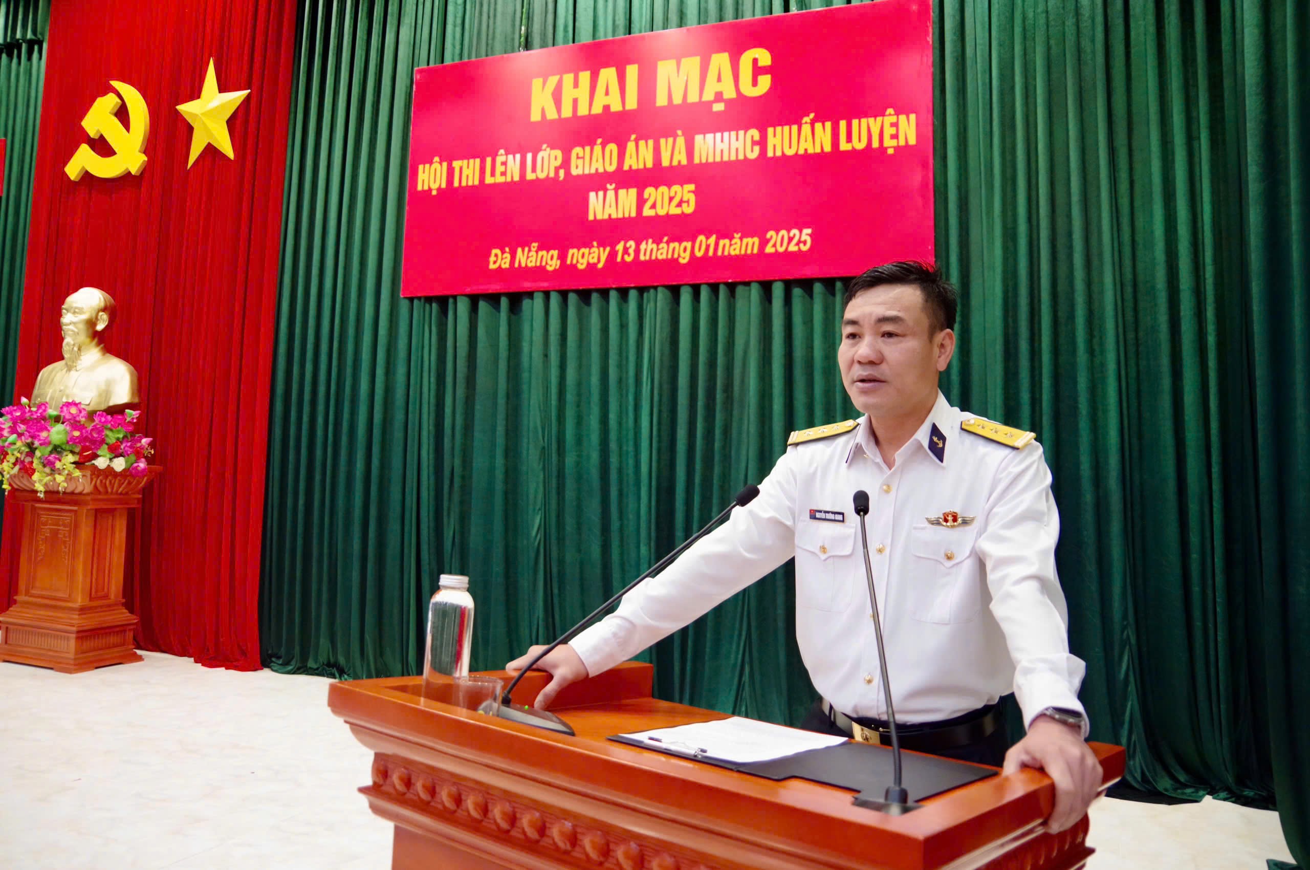 Lữ đoàn 172 khai mạc hội thi lên lớp, giáo án và mô hình học cụ huấn luyện 2025