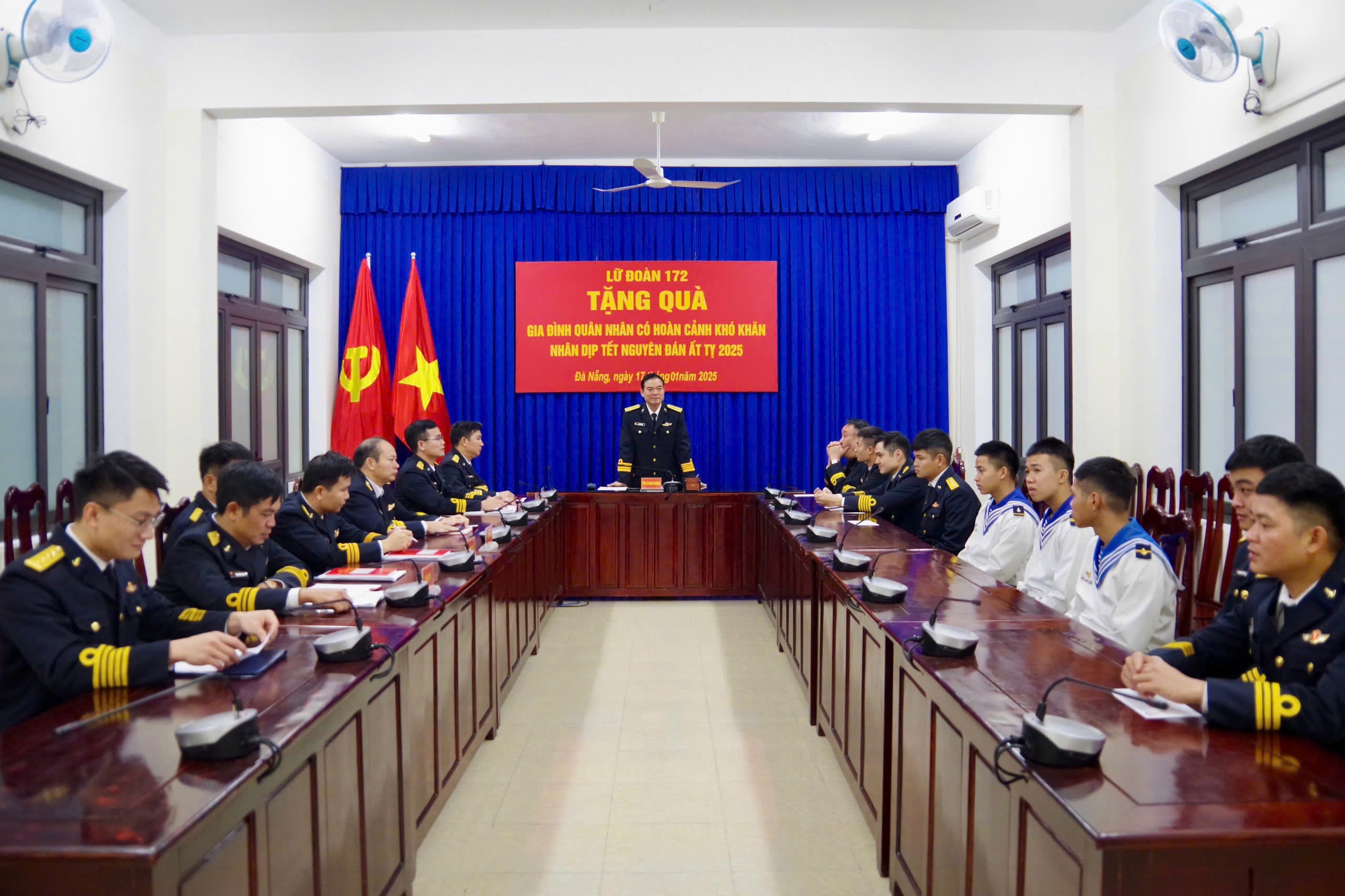 Lữ đoàn 172 gặp mặt, tặng quà quân nhân có hoàn cảnh khó khăn