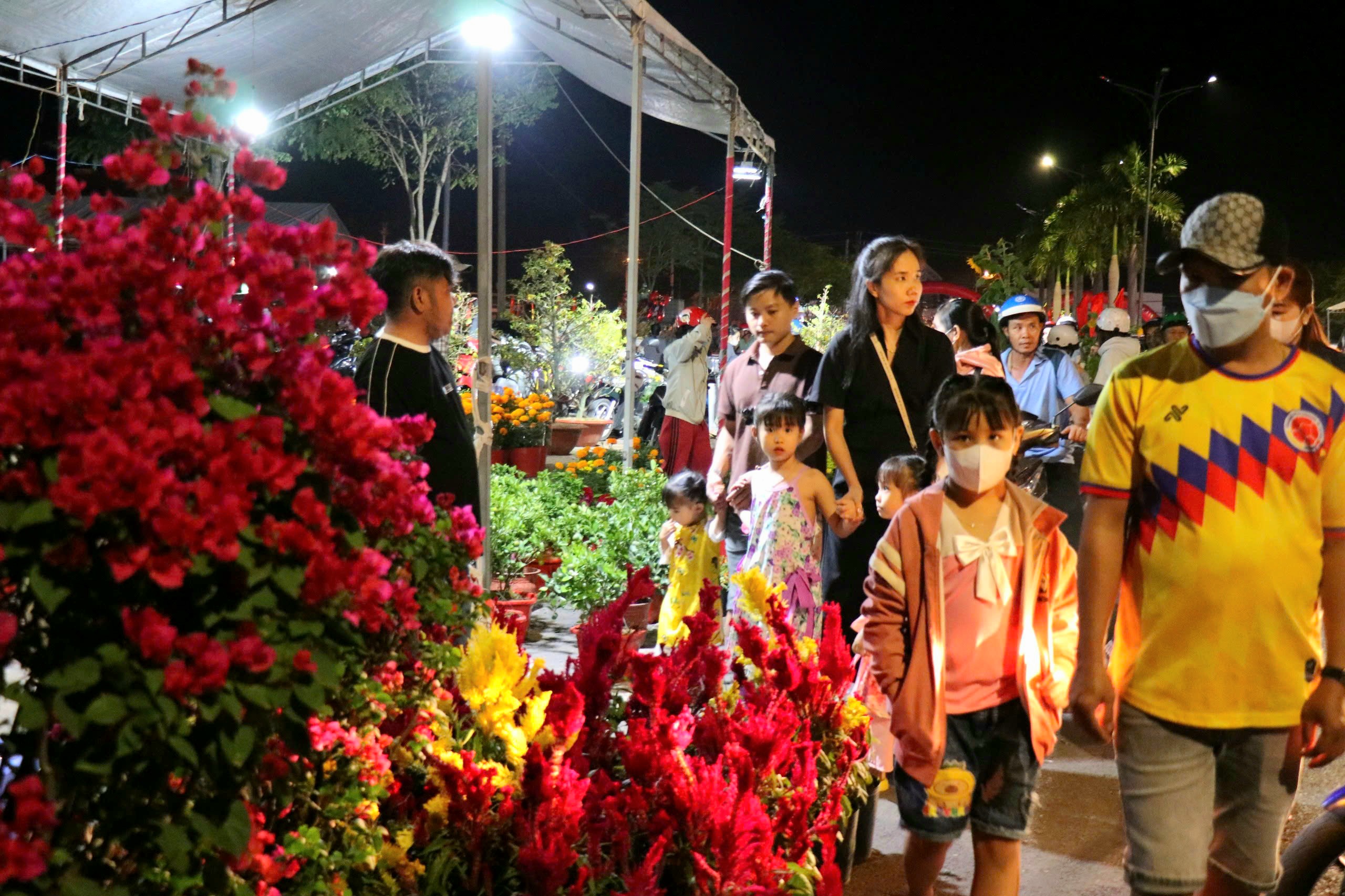 Tưng bừng hoạt động đón giao thừa 2025 tại Chơn Thành, Bình Phước