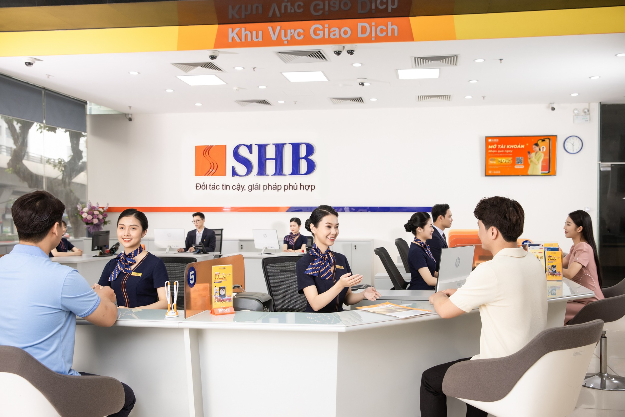SHB được chấp thuận tăng vốn điều lệ lên 40.658 tỷ đồng qua phát hành cổ phiếu trả cổ tức- Ảnh 1. SHB được chấp thuận tăng vốn điều lệ lên 40.658 tỷ đồng qua phát hành cổ phiếu trả cổ tức- Ảnh 1.