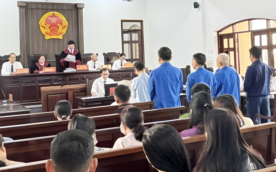 Tòa tuyên án nhiều cựu lãnh đạo và nhân viên Trường Đại học Đồng Nai- Ảnh 1. Tòa tuyên án nhiều cựu lãnh đạo và nhân viên Trường Đại học Đồng Nai- Ảnh 1.