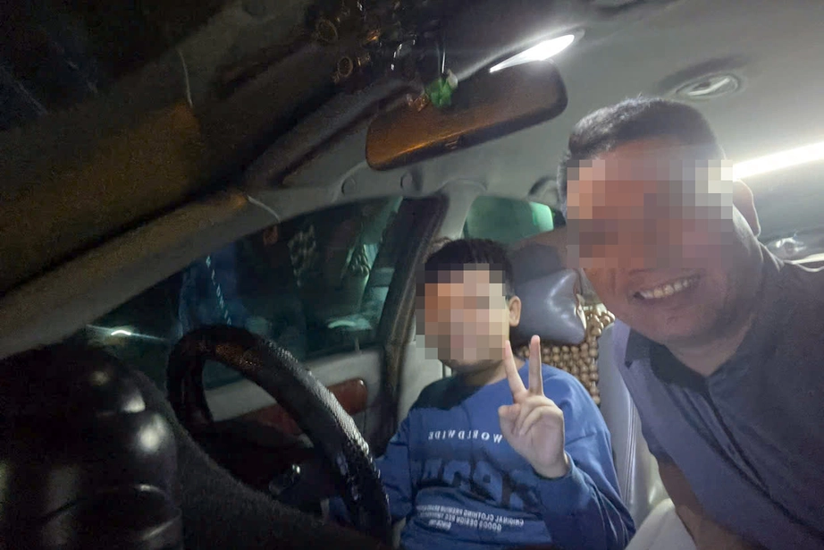 Thông tin bất ngờ về clip "bố livestream khoe con trai 12 tuổi lái ô tô chở về nhà"- Ảnh 1.