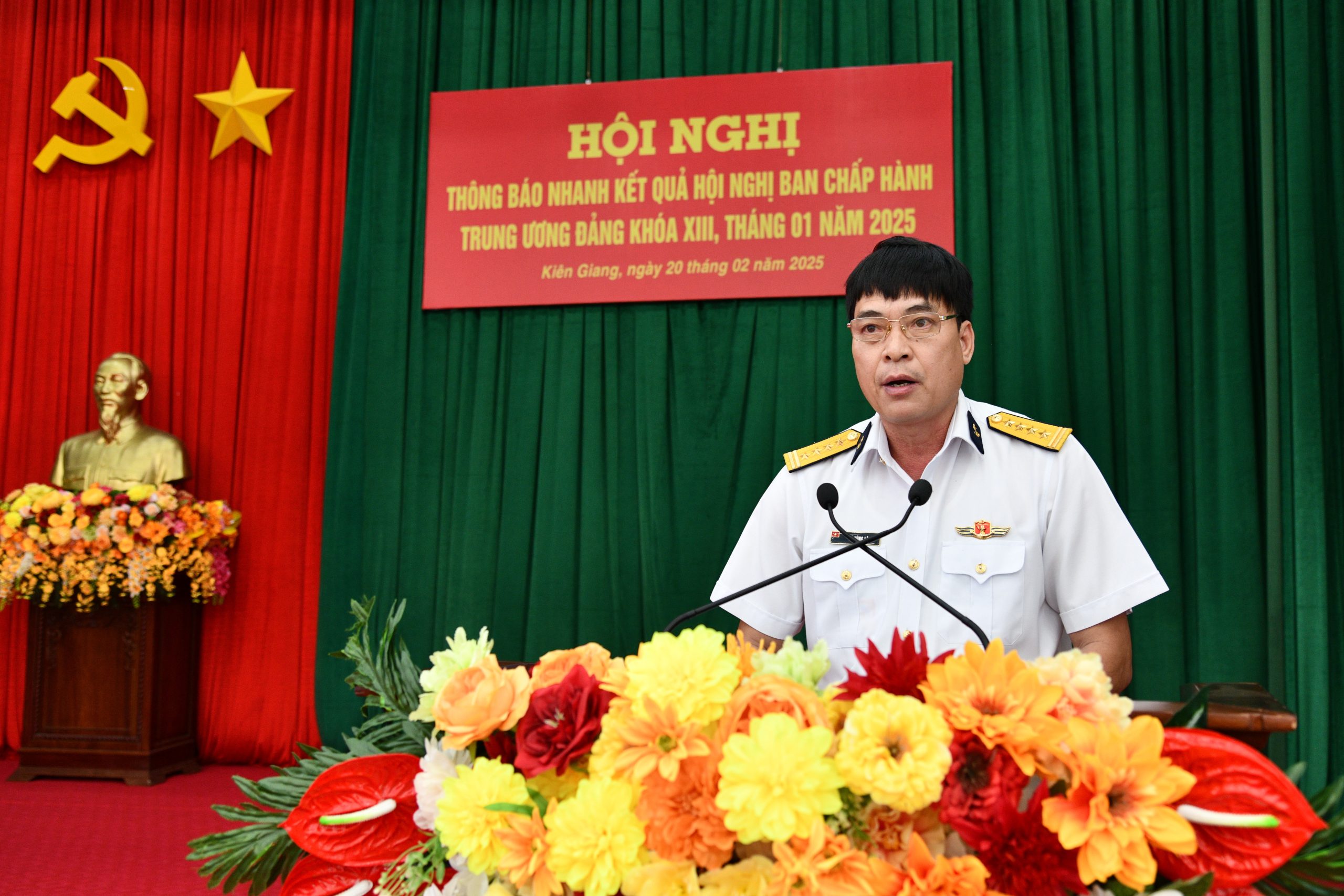 Thường vụ Đảng ủy Vùng 5 Hải quân thông báo nhanh kết quả Hội nghị Ban Chấp hành Trung ương Đảng khóa XIII