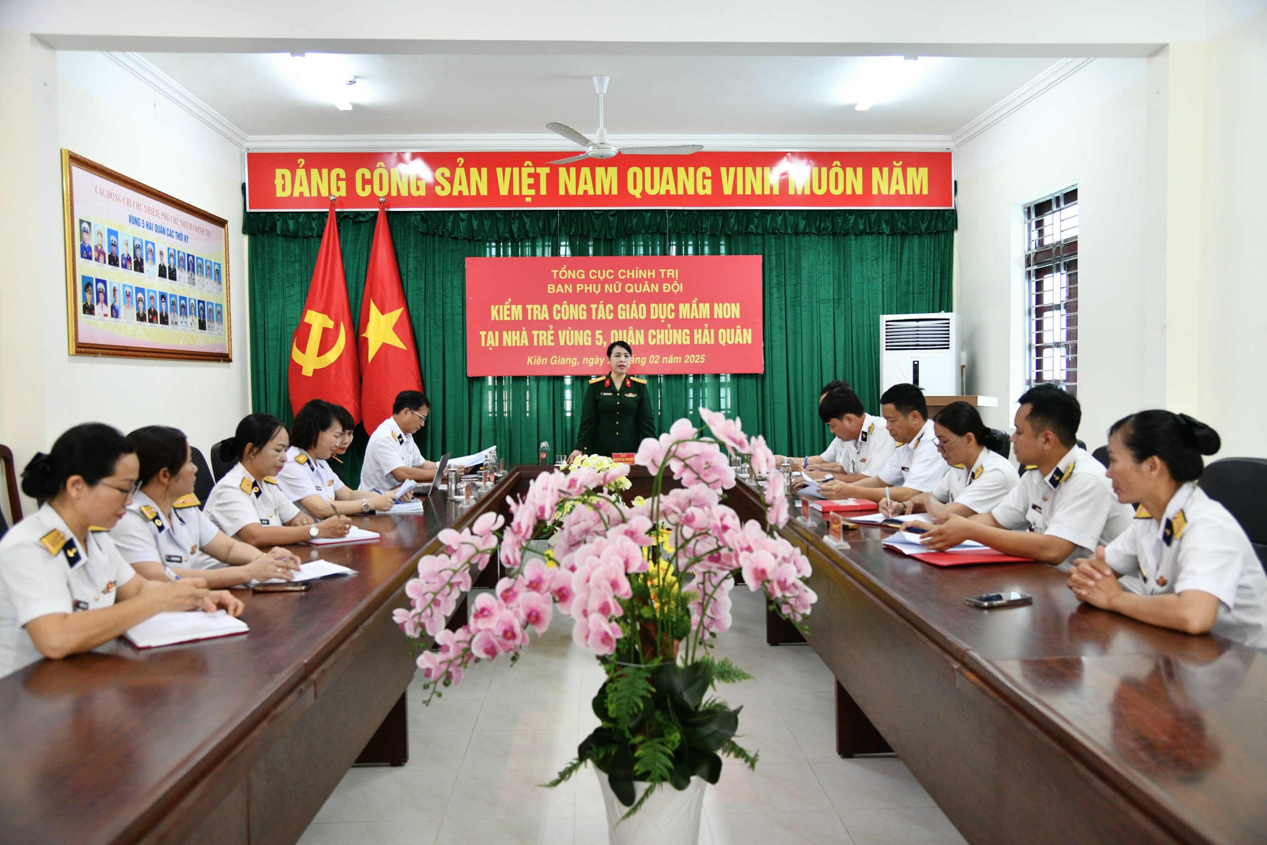 Ban Phụ nữ Quân đội kiểm tra công tác giáo dục mầm non tại Nhà trẻ Vùng 5 Hải quân