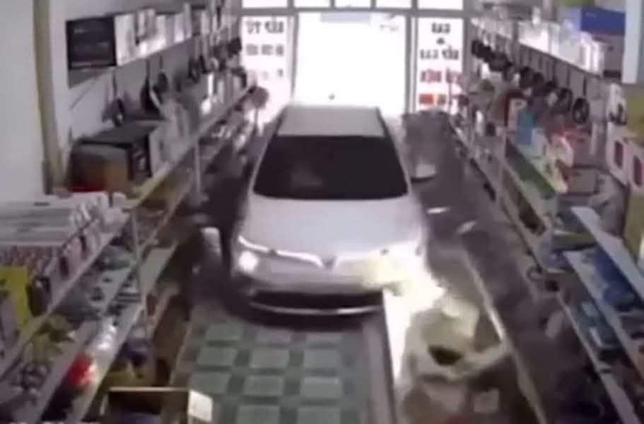 Khởi tố tài xế lao ô tô vào nhà, tông bé gái tử vong tại Tuyên Quang- Ảnh 1.