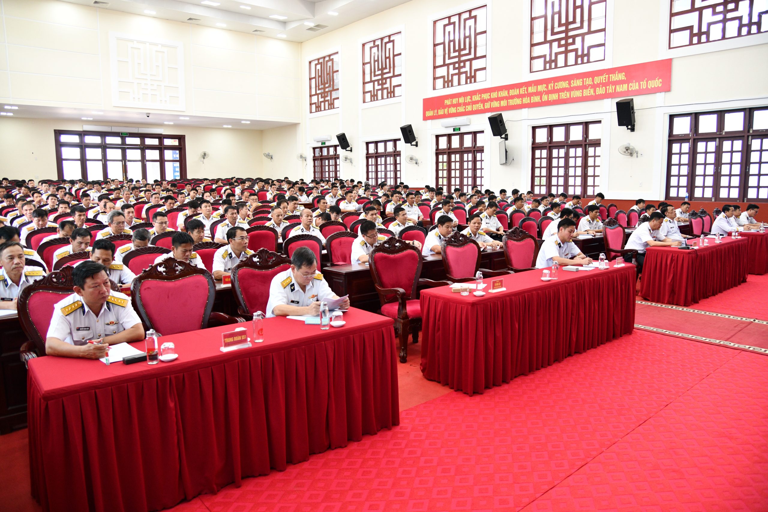 Thường vụ Đảng ủy Vùng 5 Hải quân thông báo nhanh kết quả Hội nghị Ban Chấp hành Trung ương Đảng khóa XIII