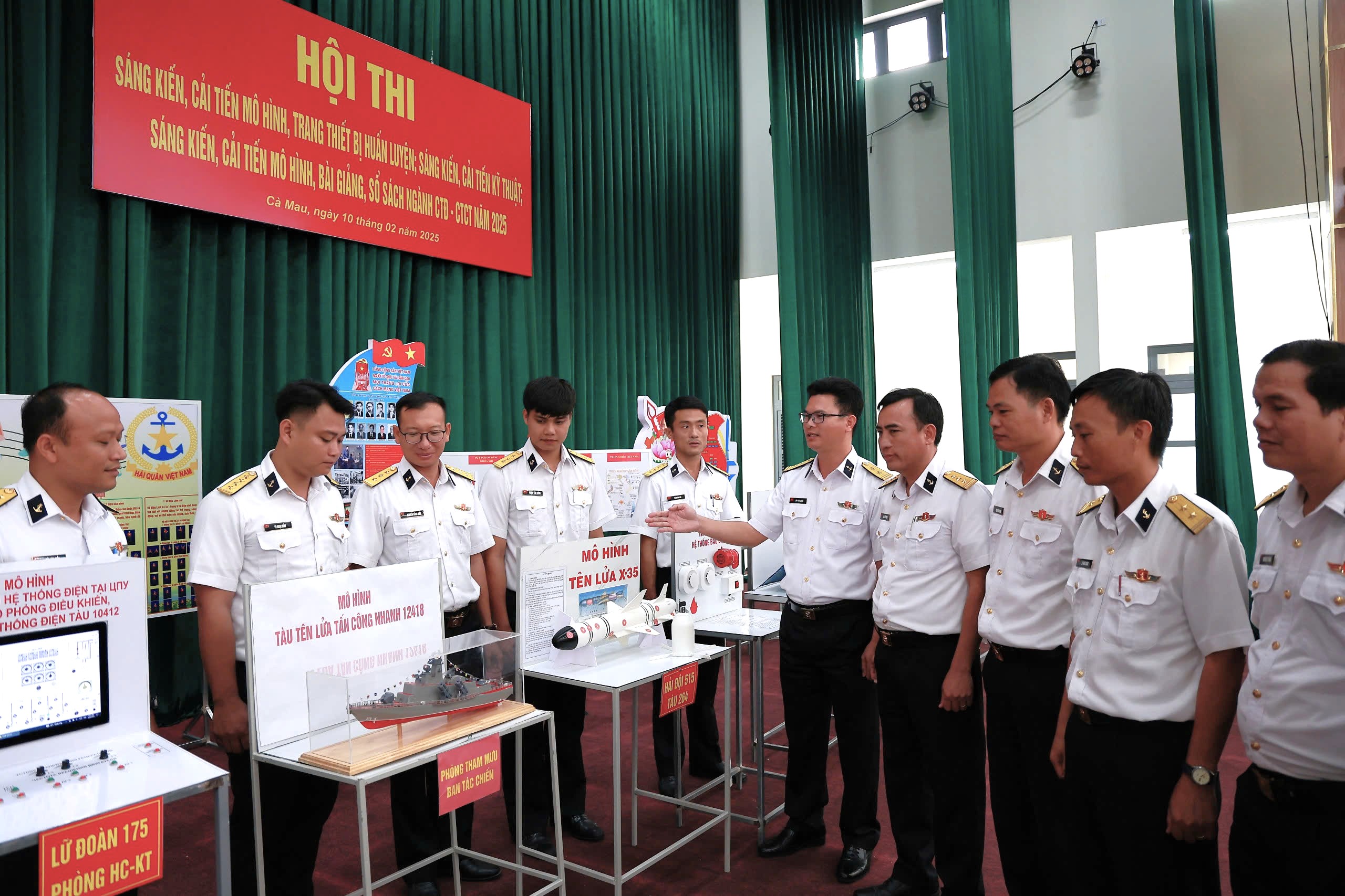 Lữ đoàn 175: Hội thi sáng kiến, cải tiến mô hình, trang thiết bị huấn luyện