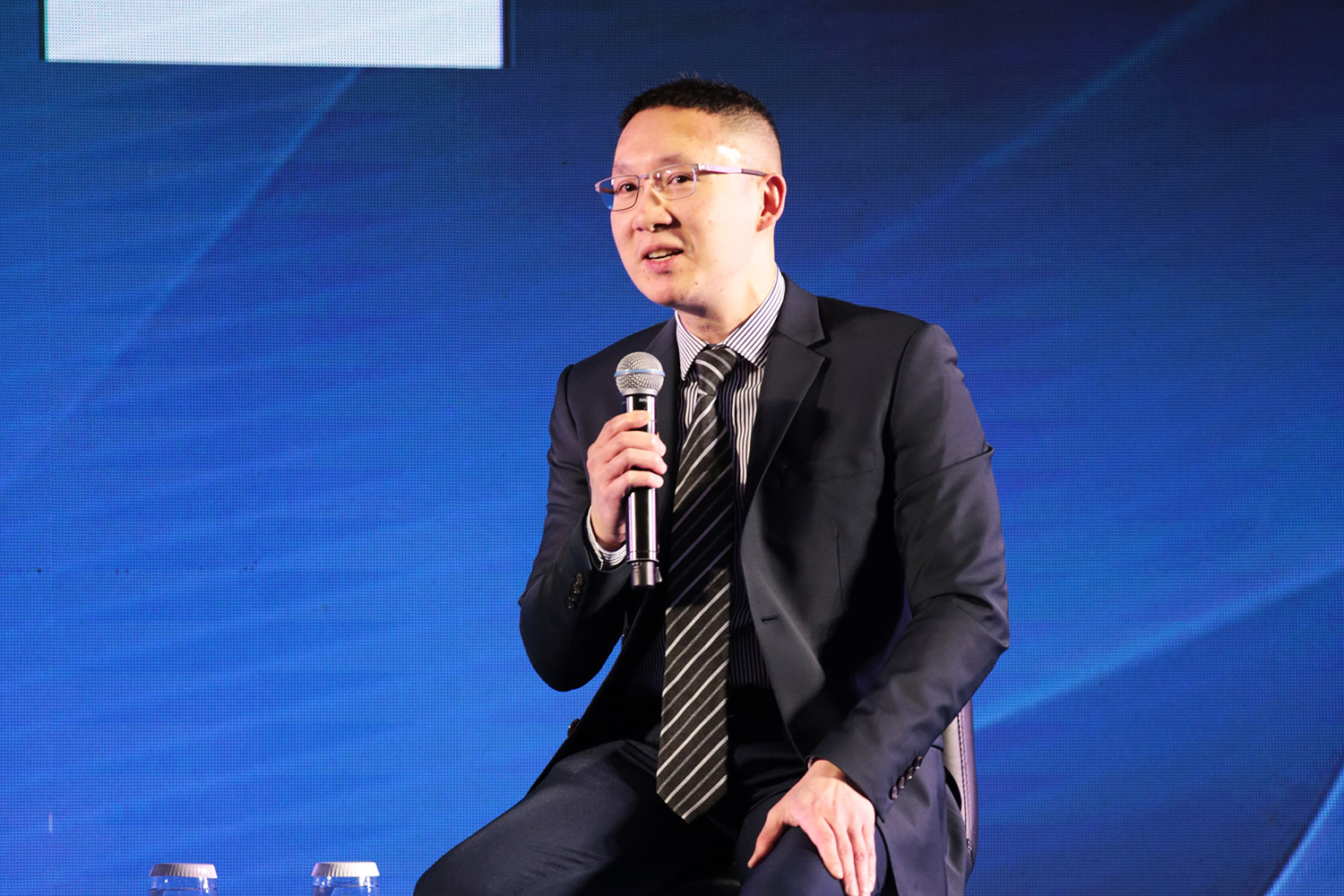 Standard Chartered dự báo kinh tế Việt Nam năm 2025 tăng trưởng 6,7%- Ảnh 1.