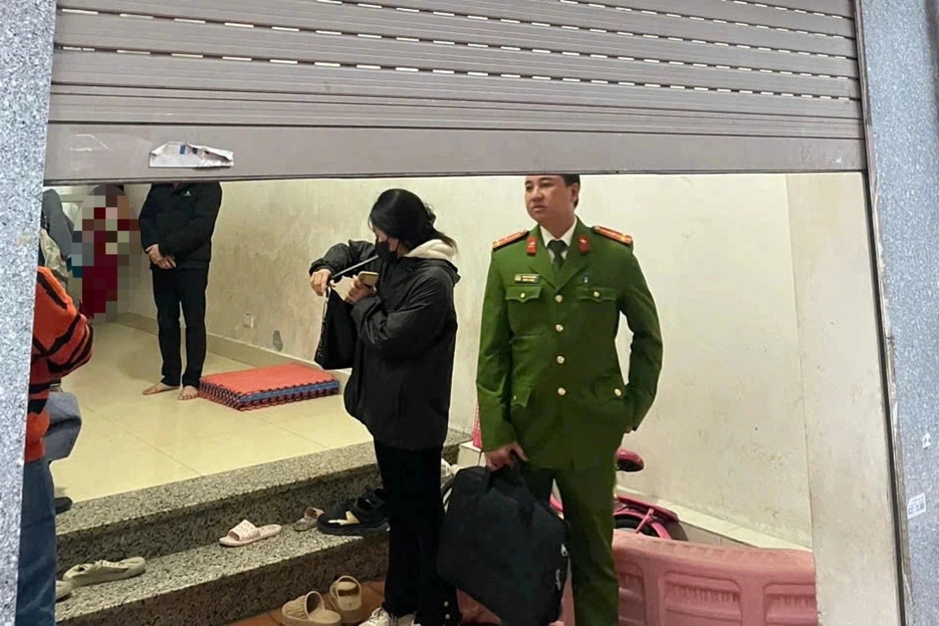 Vụ bé 5 tháng tuổi tử vong ở Hà Nội: Lời khai bất ngờ của người trông trẻ- Ảnh 1. Vụ bé 5 tháng tuổi tử vong ở Hà Nội: Lời khai bất ngờ của người trông trẻ- Ảnh 1.