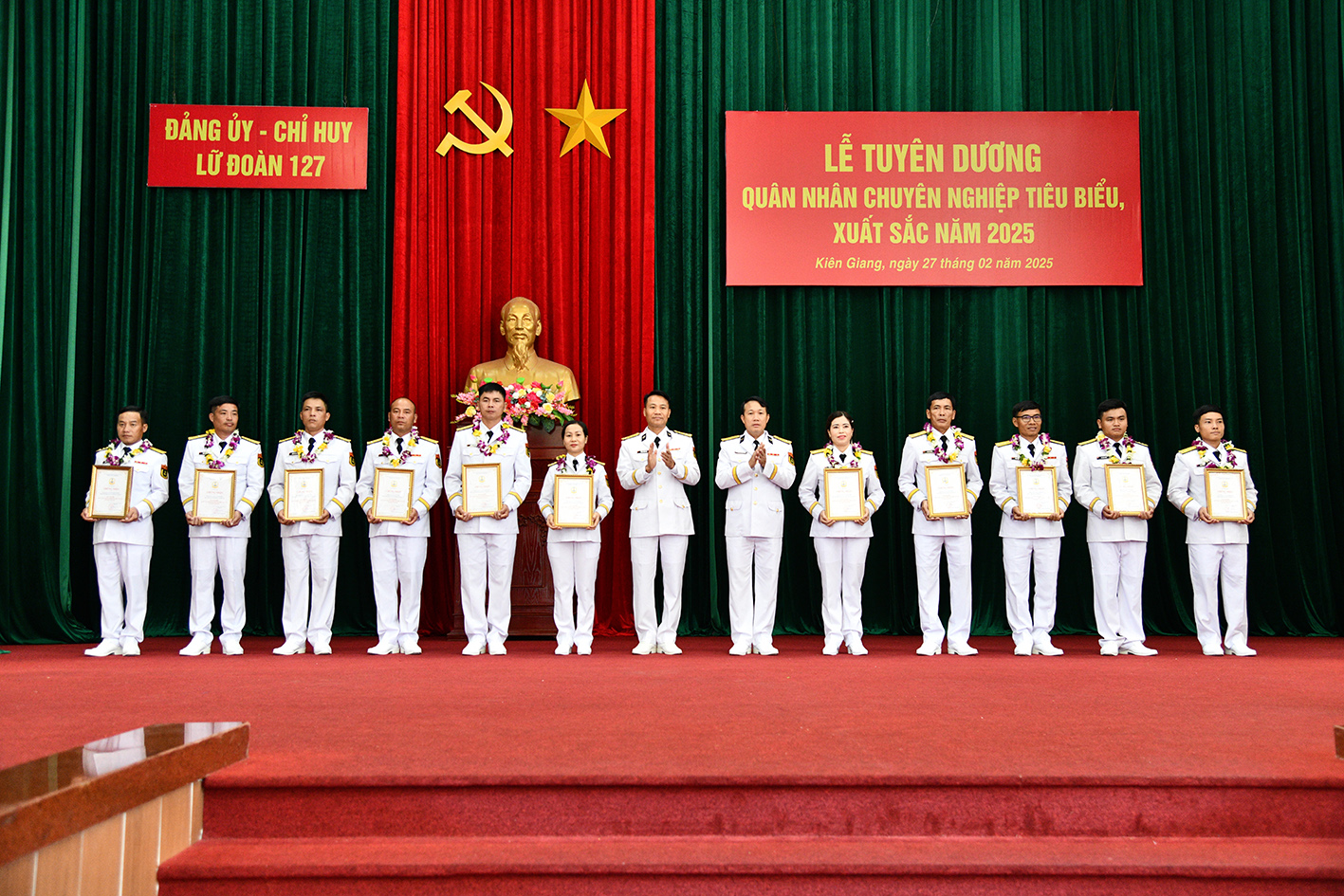 Lữ đoàn 127 tuyên dương quân nhân chuyên nghiệp tiêu biểu, xuất sắc