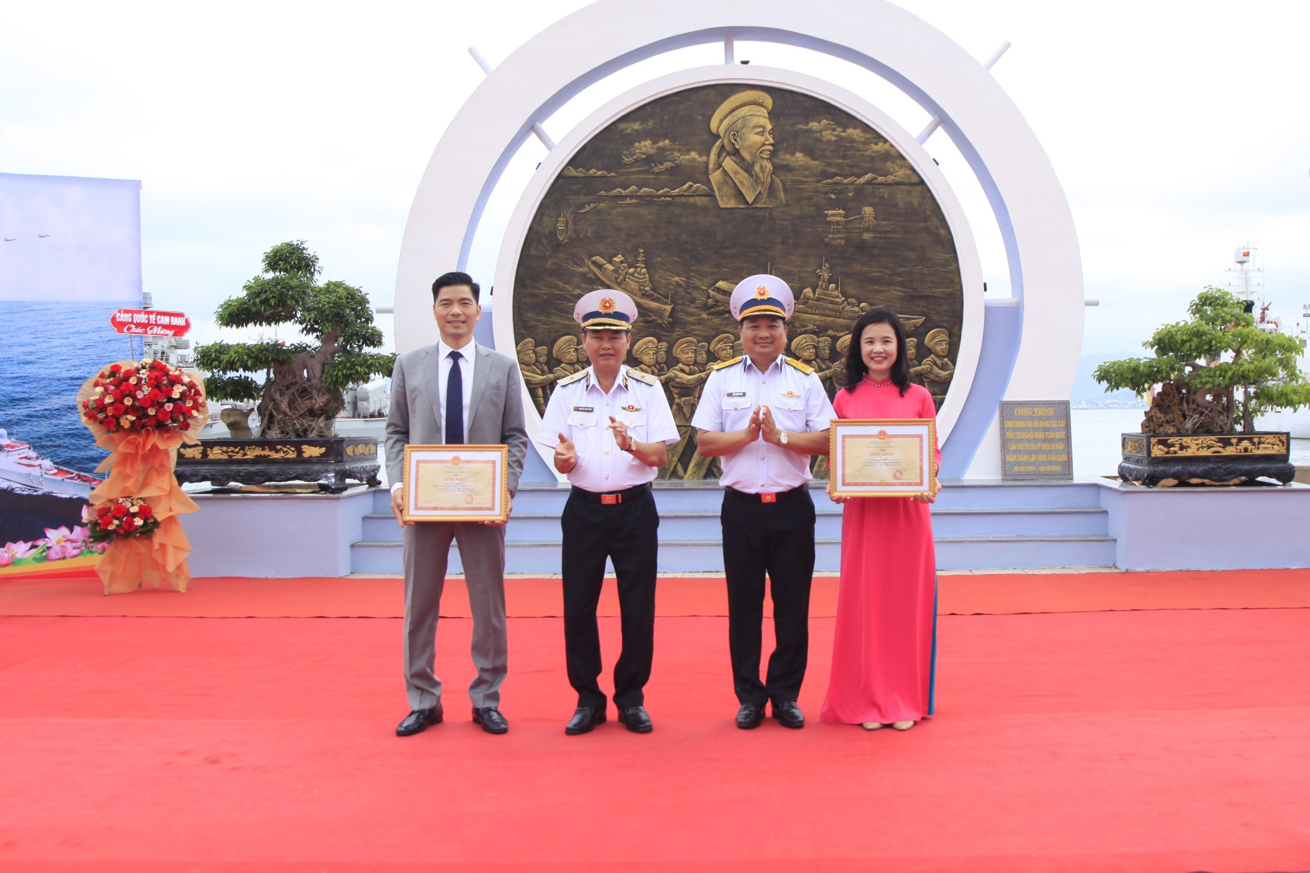 Lữ đoàn 162, Vùng 4 Hải quân khánh thành công trình bức phù điêu “Bác Hồ với bộ đội Hải quân”.