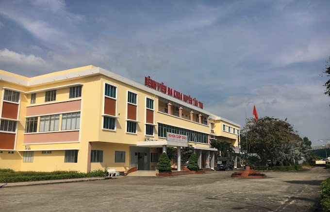 Bán giấy khám sức khỏe thu lợi bất chính, một bác sĩ ở Long An bị bắt tạm giam- Ảnh 1. Bán giấy khám sức khỏe thu lợi bất chính, một bác sĩ ở Long An bị bắt tạm giam- Ảnh 1.