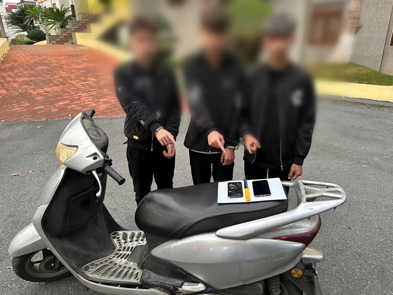 Tình tiết mới vụ 3 thiếu niên bịt mặt, cướp tài sản của cô gái ở Hà Nội- Ảnh 1.