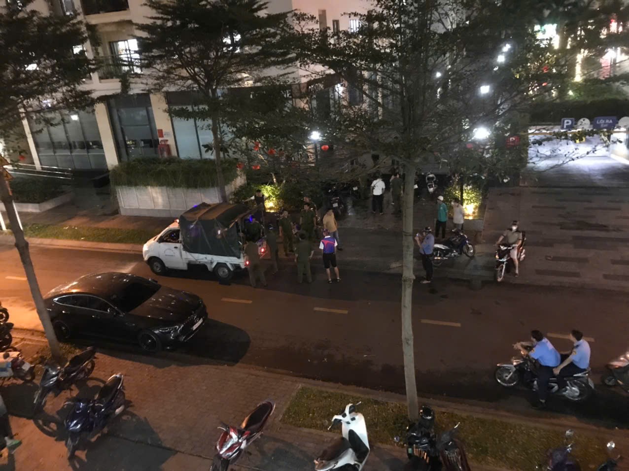 Điều tra nguyên nhân nam thanh niên rơi lầu trong tình trạng lõa thể- Ảnh 1. Điều tra nguyên nhân nam thanh niên rơi lầu trong tình trạng lõa thể- Ảnh 1.