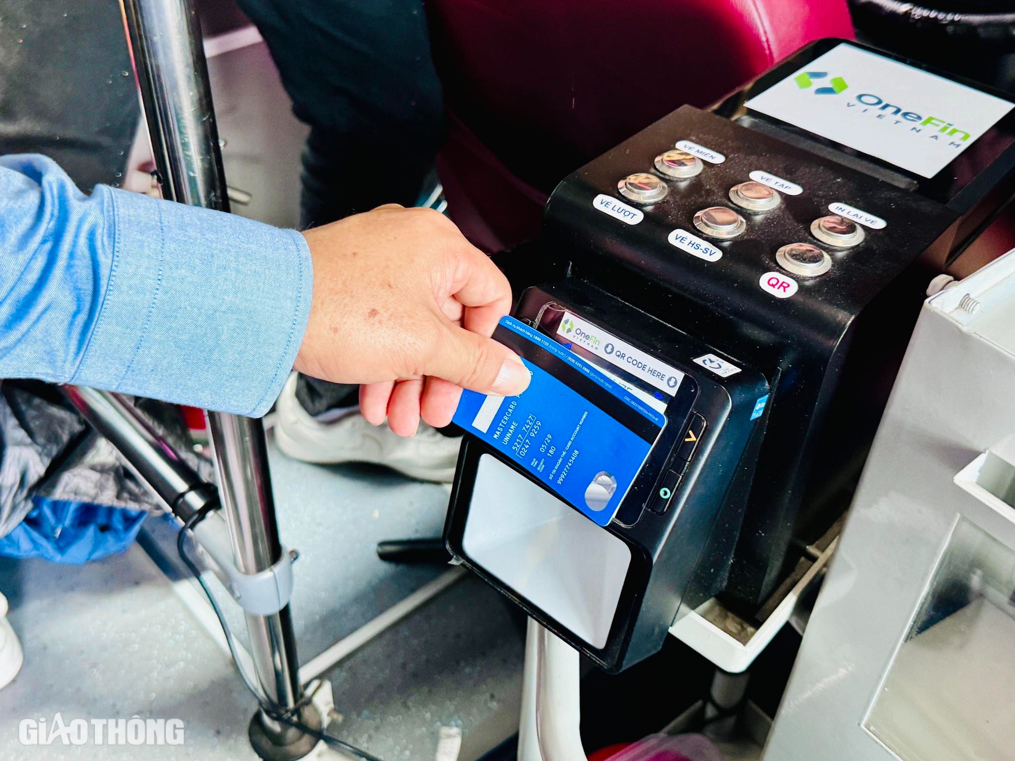 TP.HCM sắp triển khai vé điện tử chung cho metro số 1 và xe buýt- Ảnh 1. TP.HCM sắp triển khai vé điện tử chung cho metro số 1 và xe buýt- Ảnh 1.