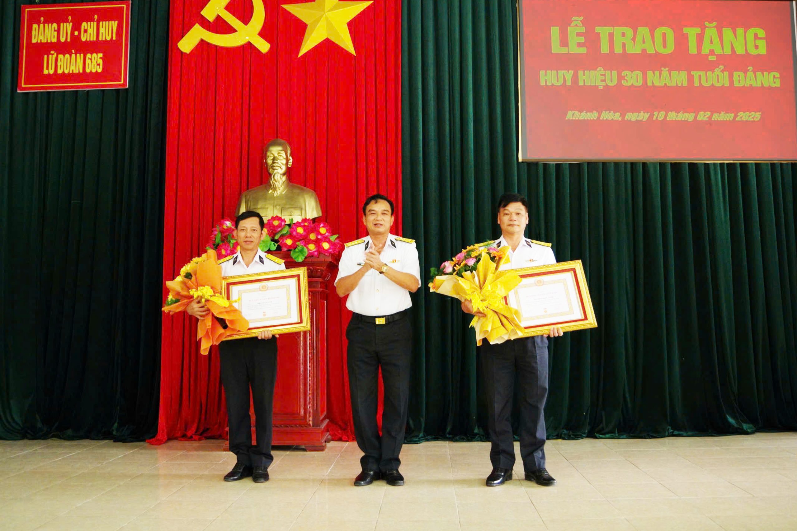 Lữ đoàn 685 tổ chức Lễ trao Huy hiệu 30 năm tuổi Đảng